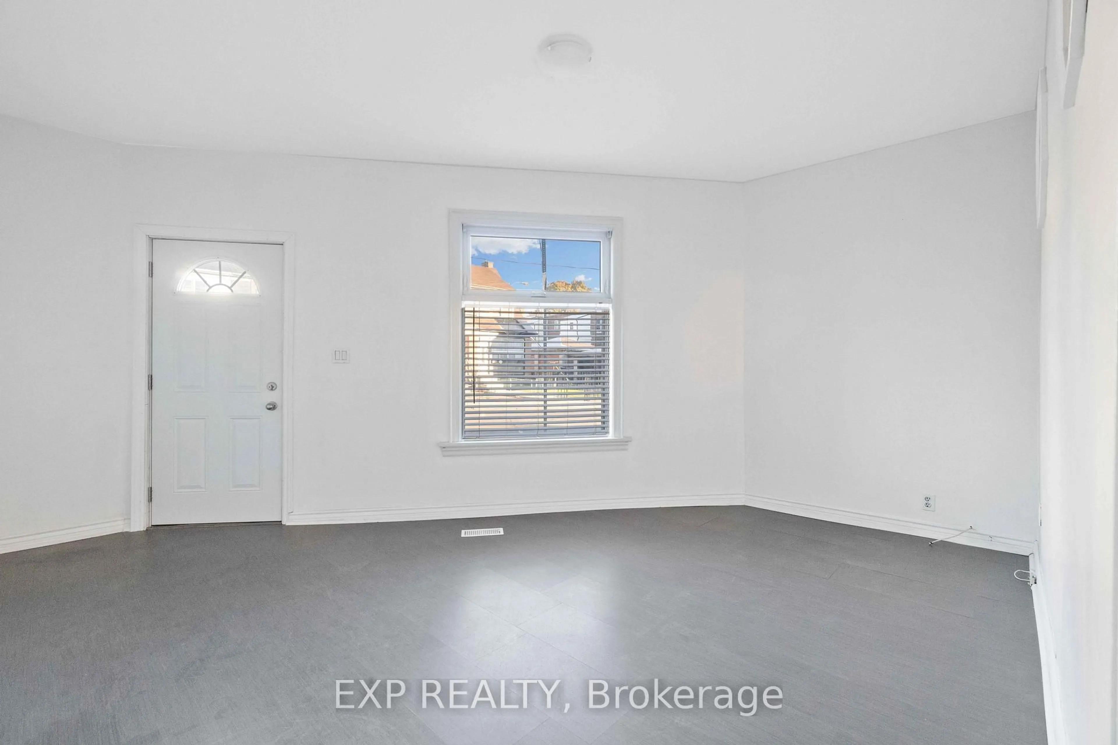 A pic of a room for 2045 Davenport Rd, Toronto Ontario M6N 1C5