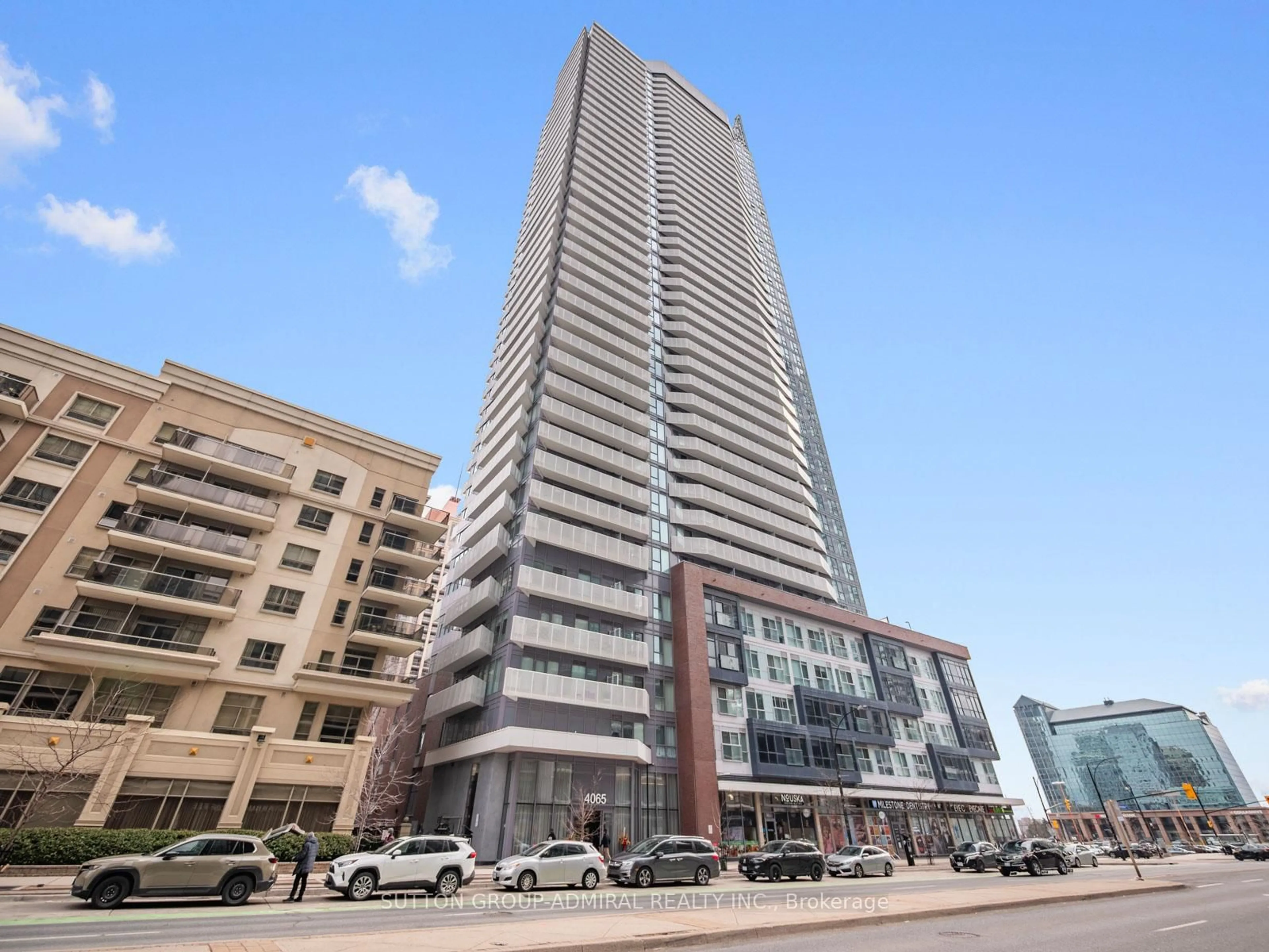 Indoor foyer for 4065 Confederation Pkwy #3209, Mississauga Ontario L5B 4N1