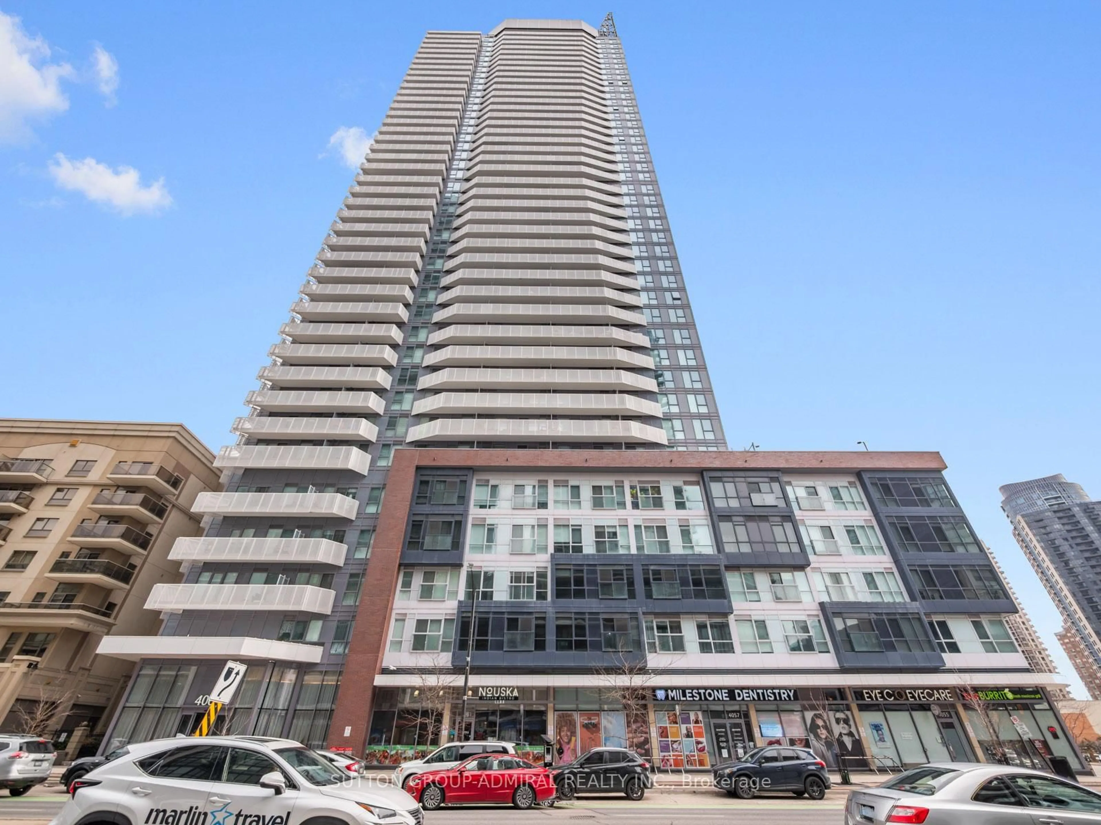 Indoor foyer for 4065 Confederation Pkwy #3209, Mississauga Ontario L5B 4N1