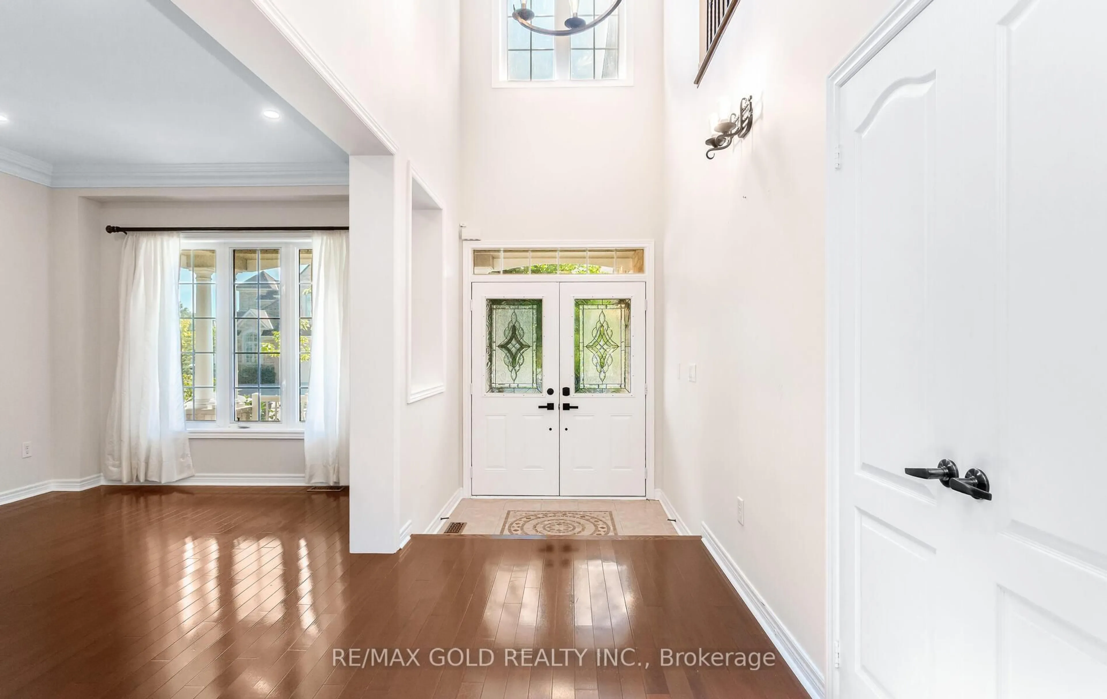 Indoor entryway for 3129 Gladish Grve, Mississauga Ontario L5M 0C3