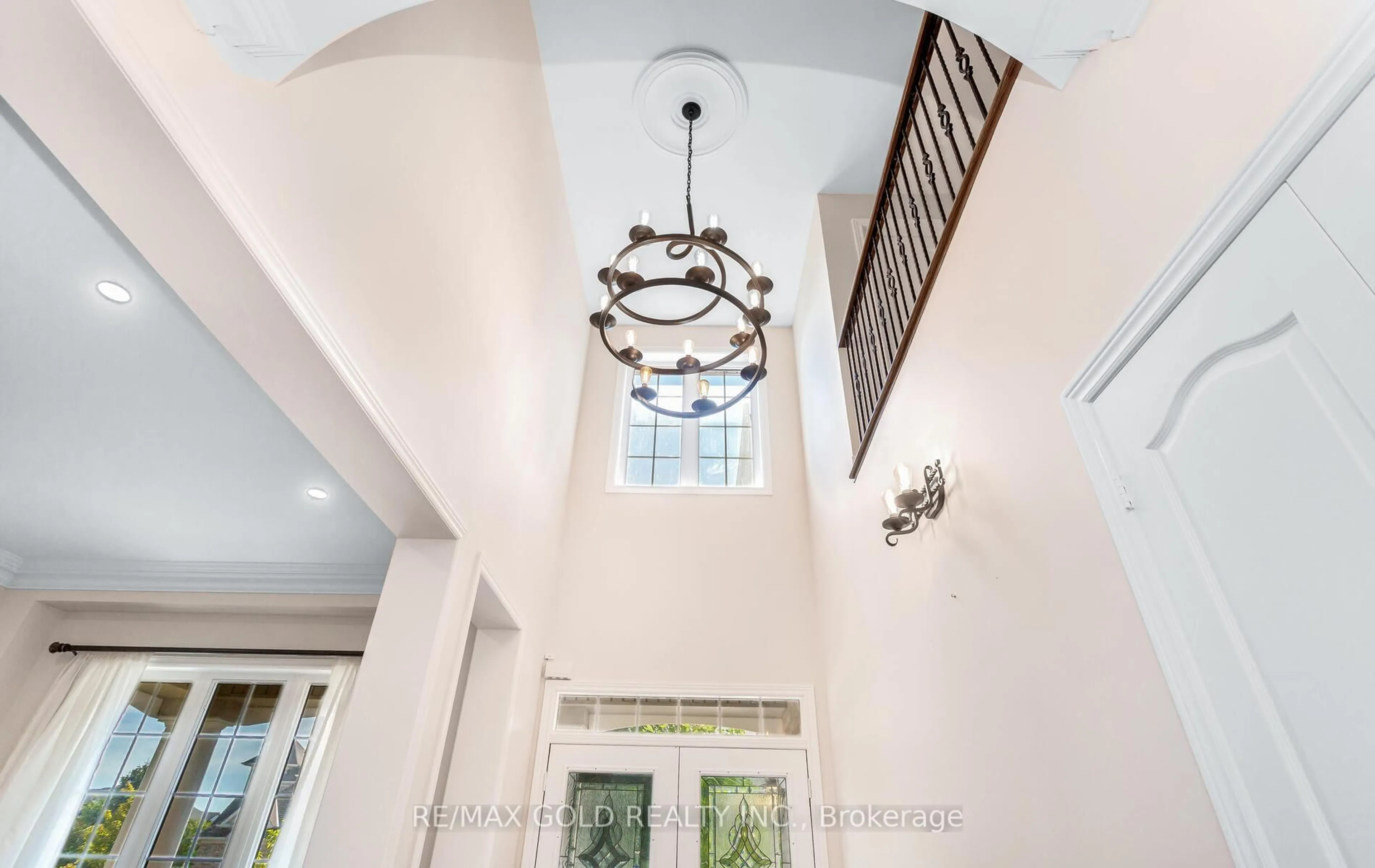 Indoor entryway for 3129 Gladish Grve, Mississauga Ontario L5M 0C3