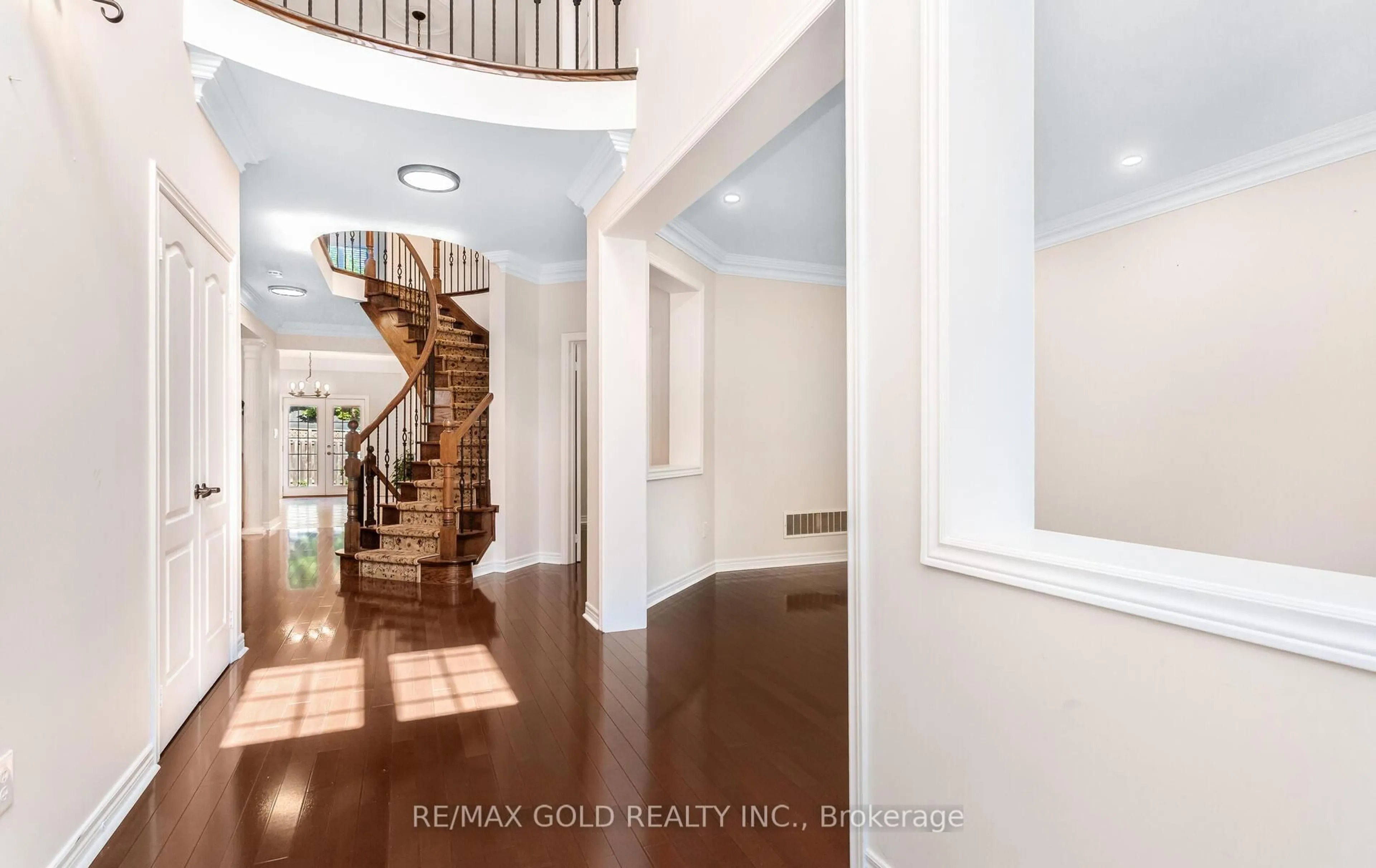 Indoor entryway for 3129 Gladish Grve, Mississauga Ontario L5M 0C3