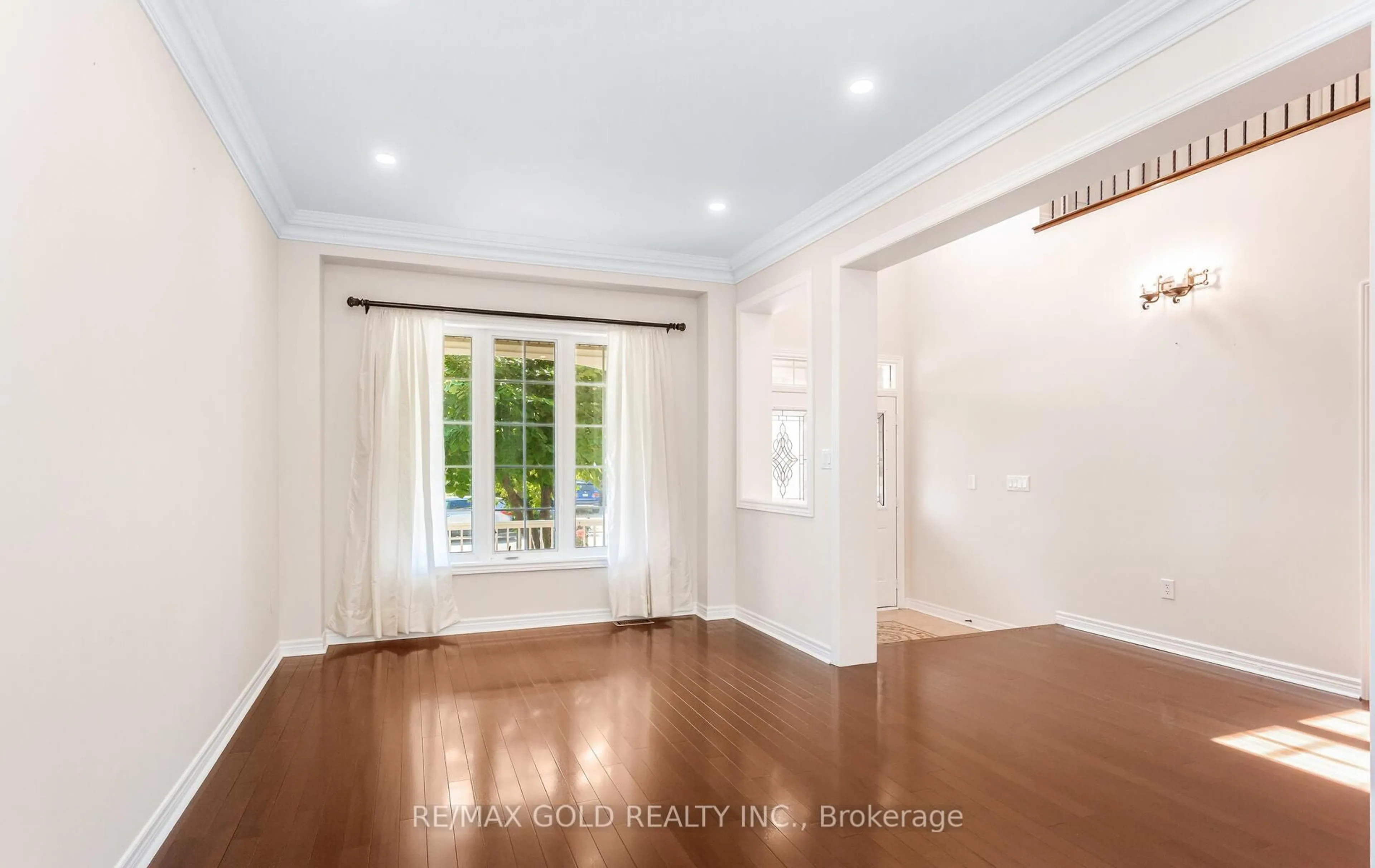 Indoor entryway for 3129 Gladish Grve, Mississauga Ontario L5M 0C3