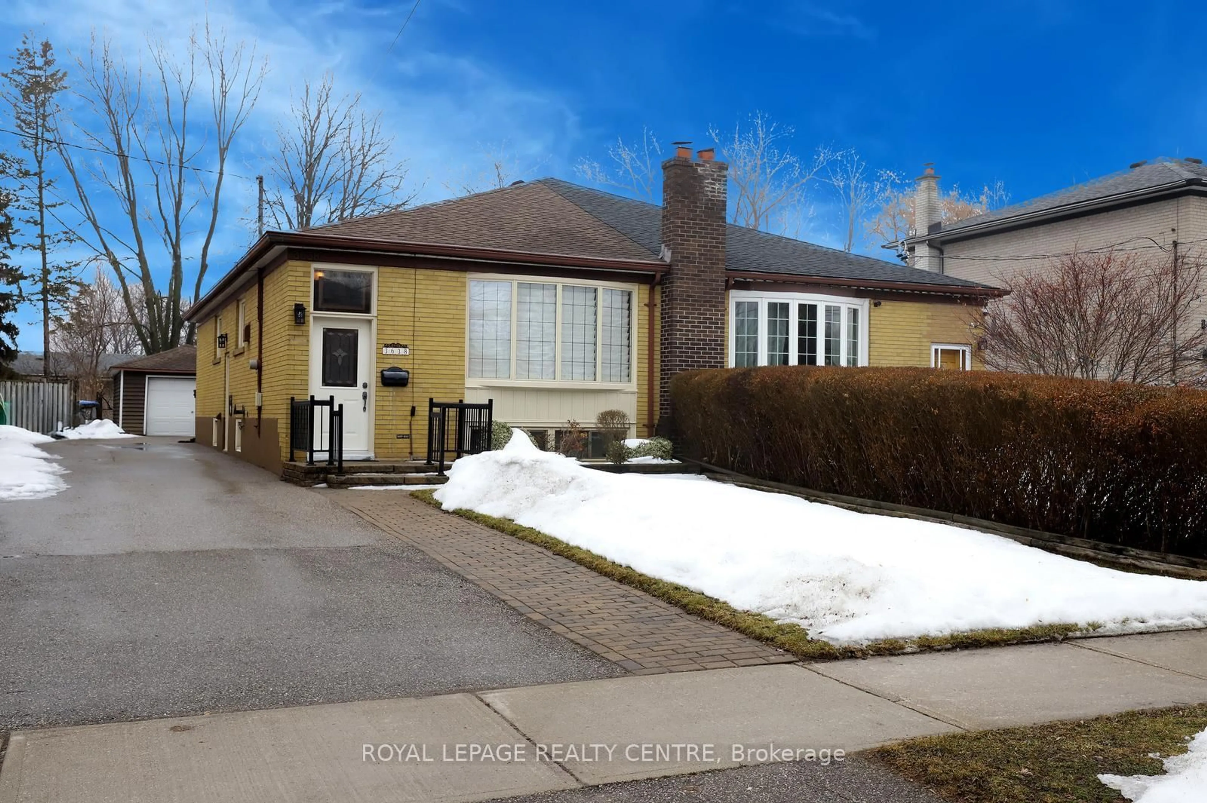 Home with brick exterior material, street for 3638 Anniversary Rd, Mississauga Ontario L5C 2G1