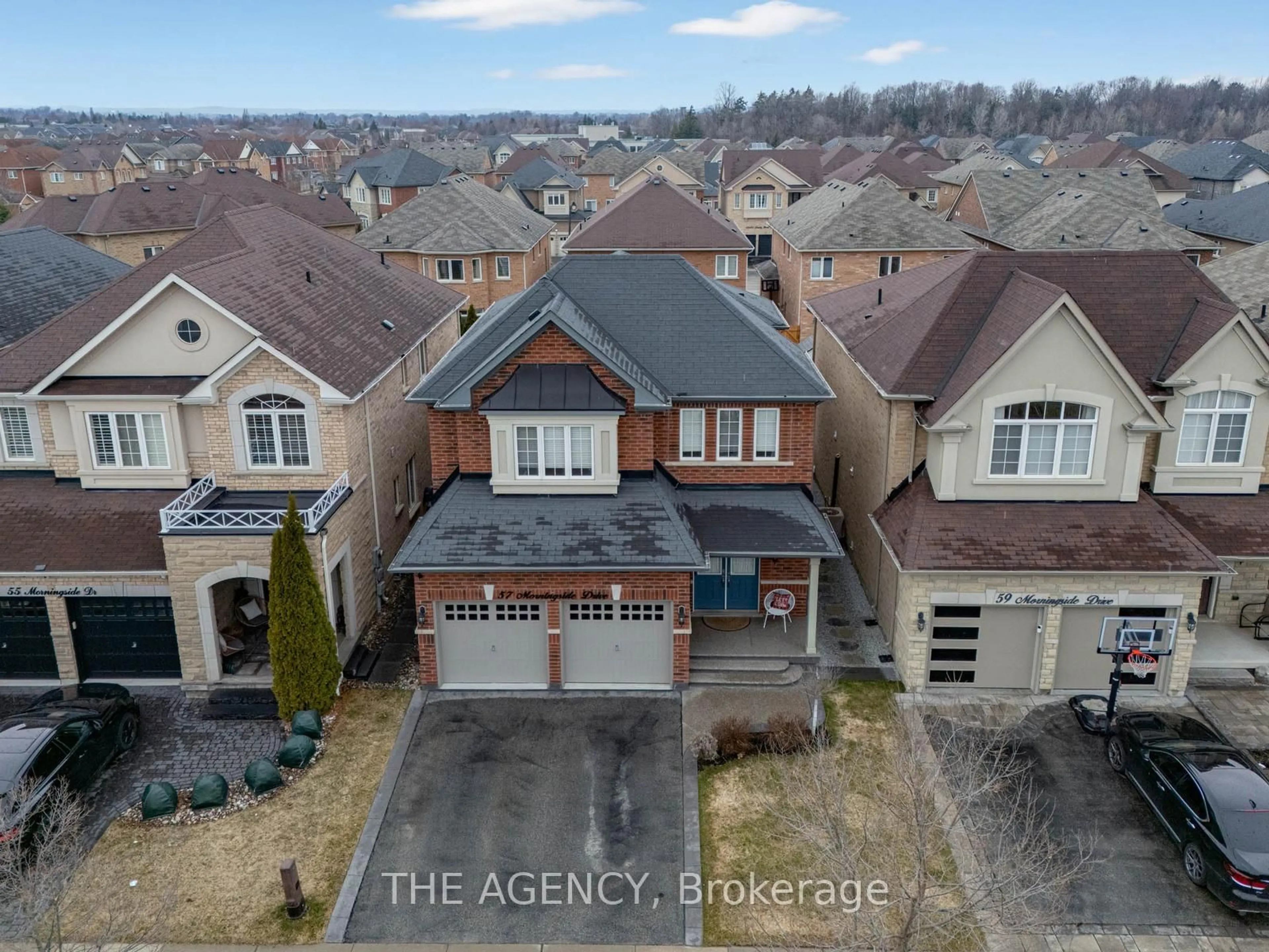 A pic from outside/outdoor area/front of a property/back of a property/a pic from drone, street for 57 Morningside Dr, Halton Hills Ontario L7G 0H6