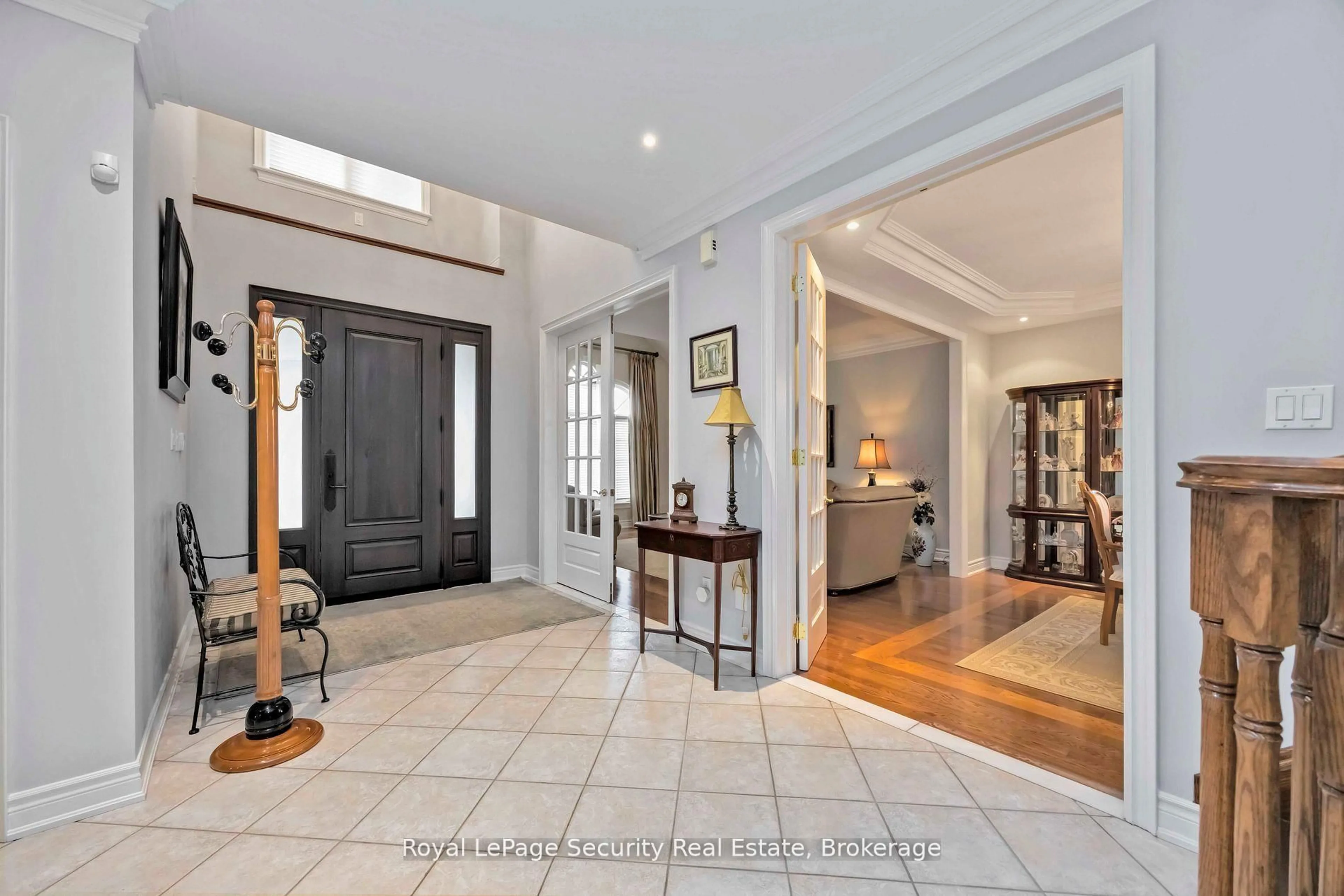 Indoor foyer for 27 Gaydon Ave, Toronto Ontario M9M 1G6