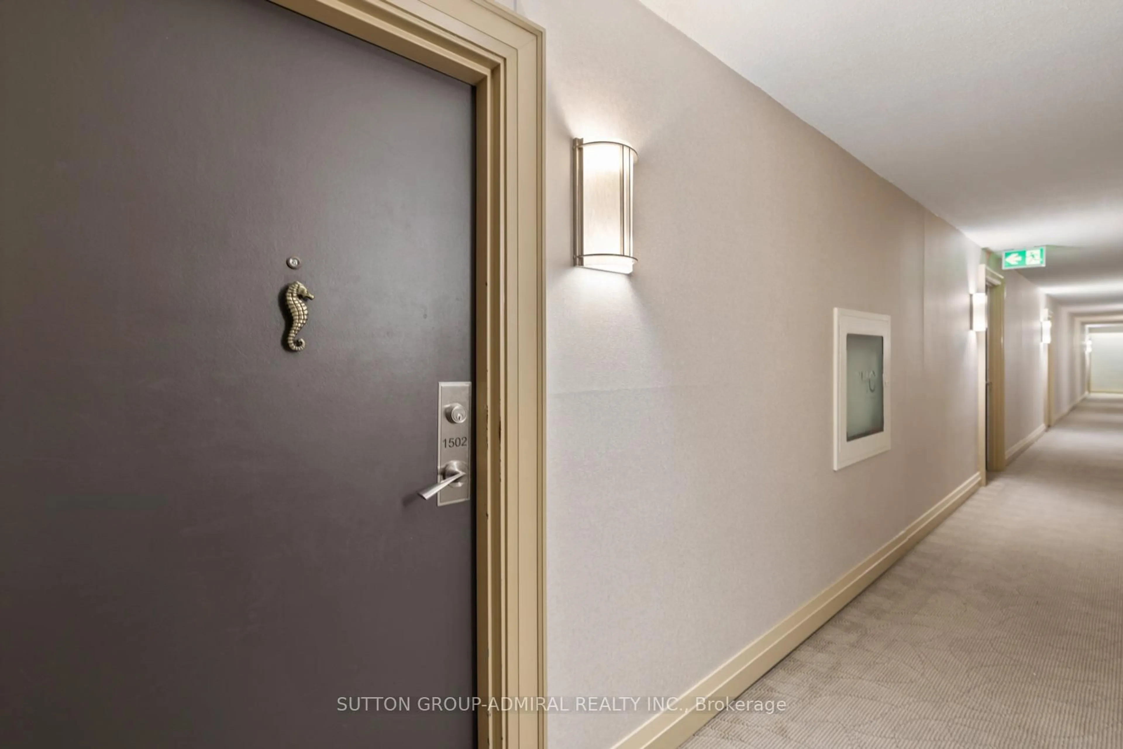 Indoor foyer for 100 Quebec Ave #1502, Toronto Ontario M6P 4B8