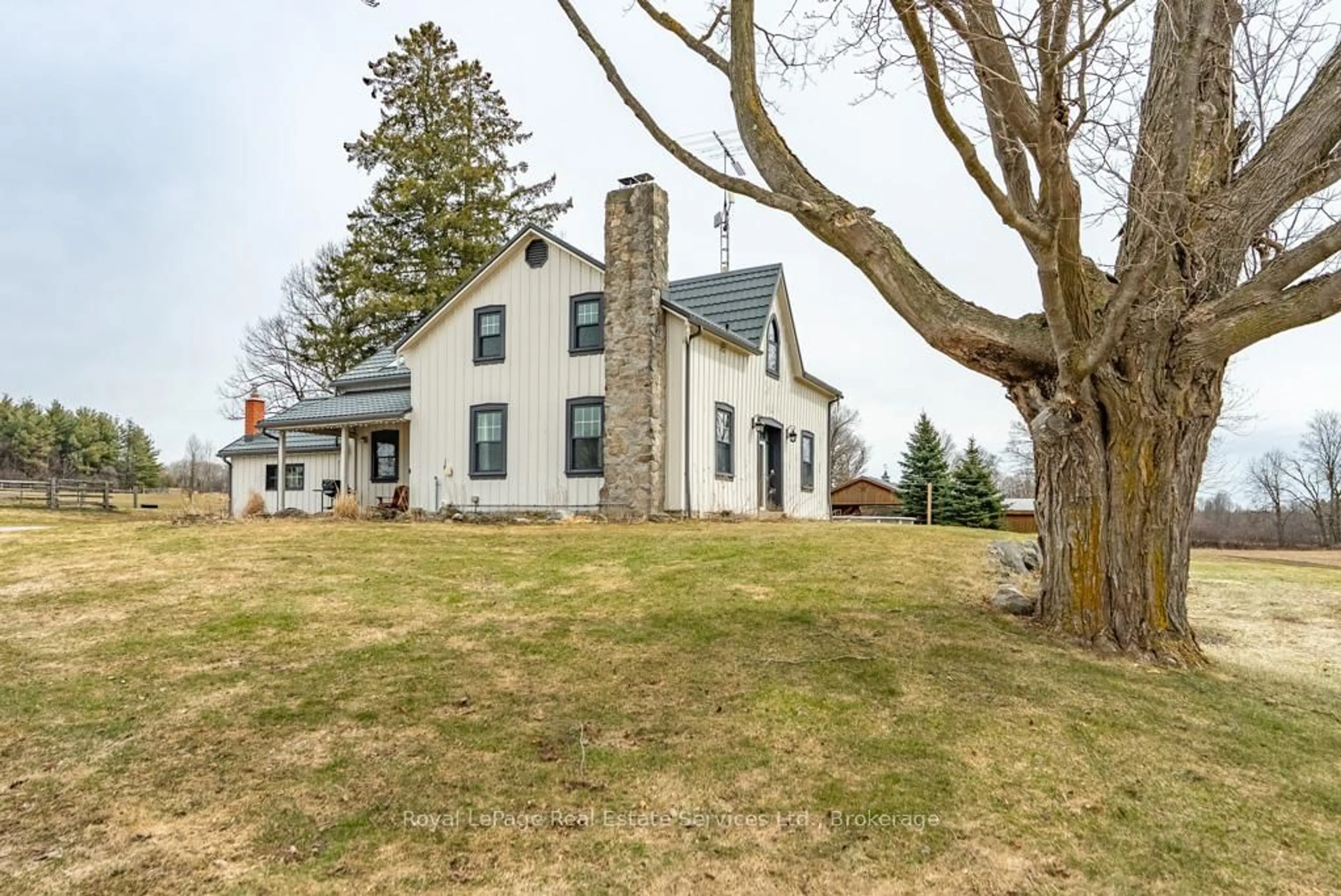 A pic from outside/outdoor area/front of a property/back of a property/a pic from drone, unknown for 13403 SECOND Line, Milton Ontario L0P 1B0