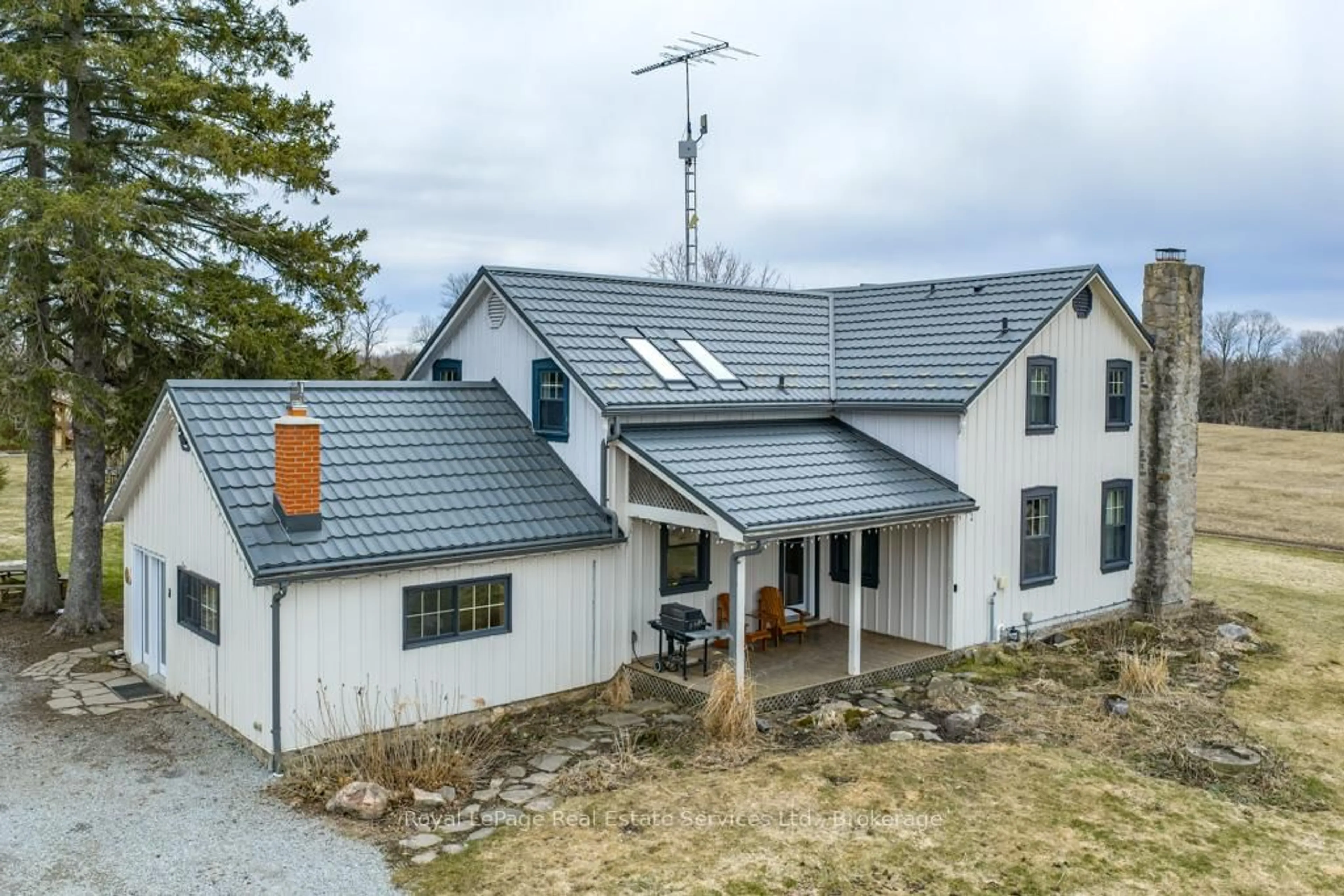 A pic from outside/outdoor area/front of a property/back of a property/a pic from drone, unknown for 13403 SECOND Line, Milton Ontario L0P 1B0