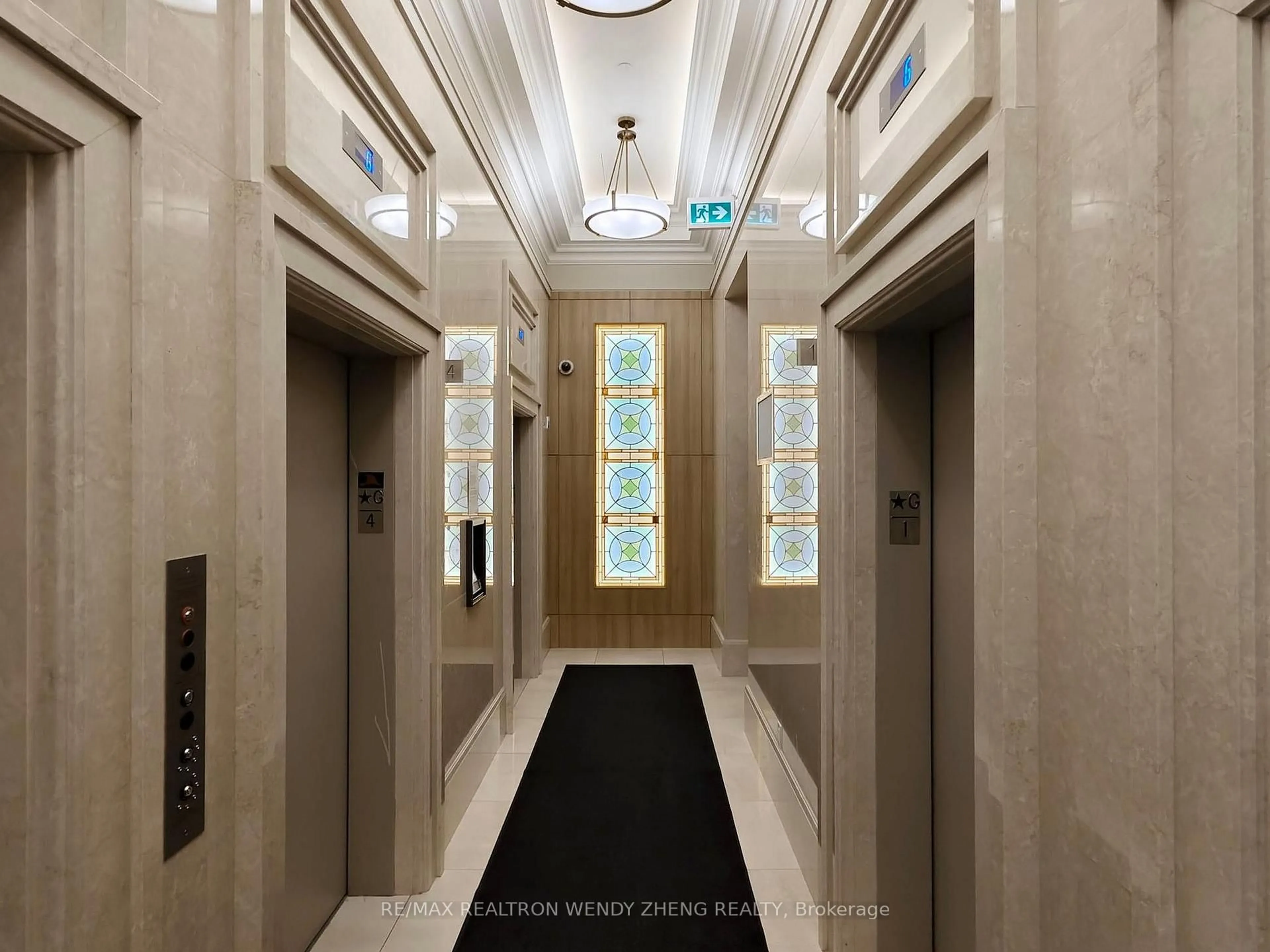 Indoor foyer for 36 Elm Dr #1801, Mississauga Ontario L5B 1L9