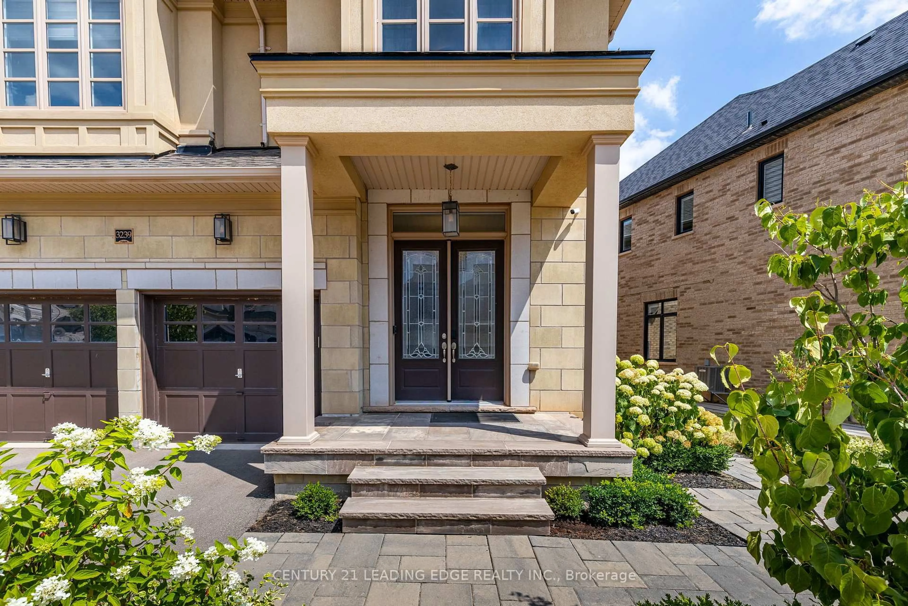 Indoor entryway for 3239 MILLICENT Ave, Oakville Ontario L6H 0V8