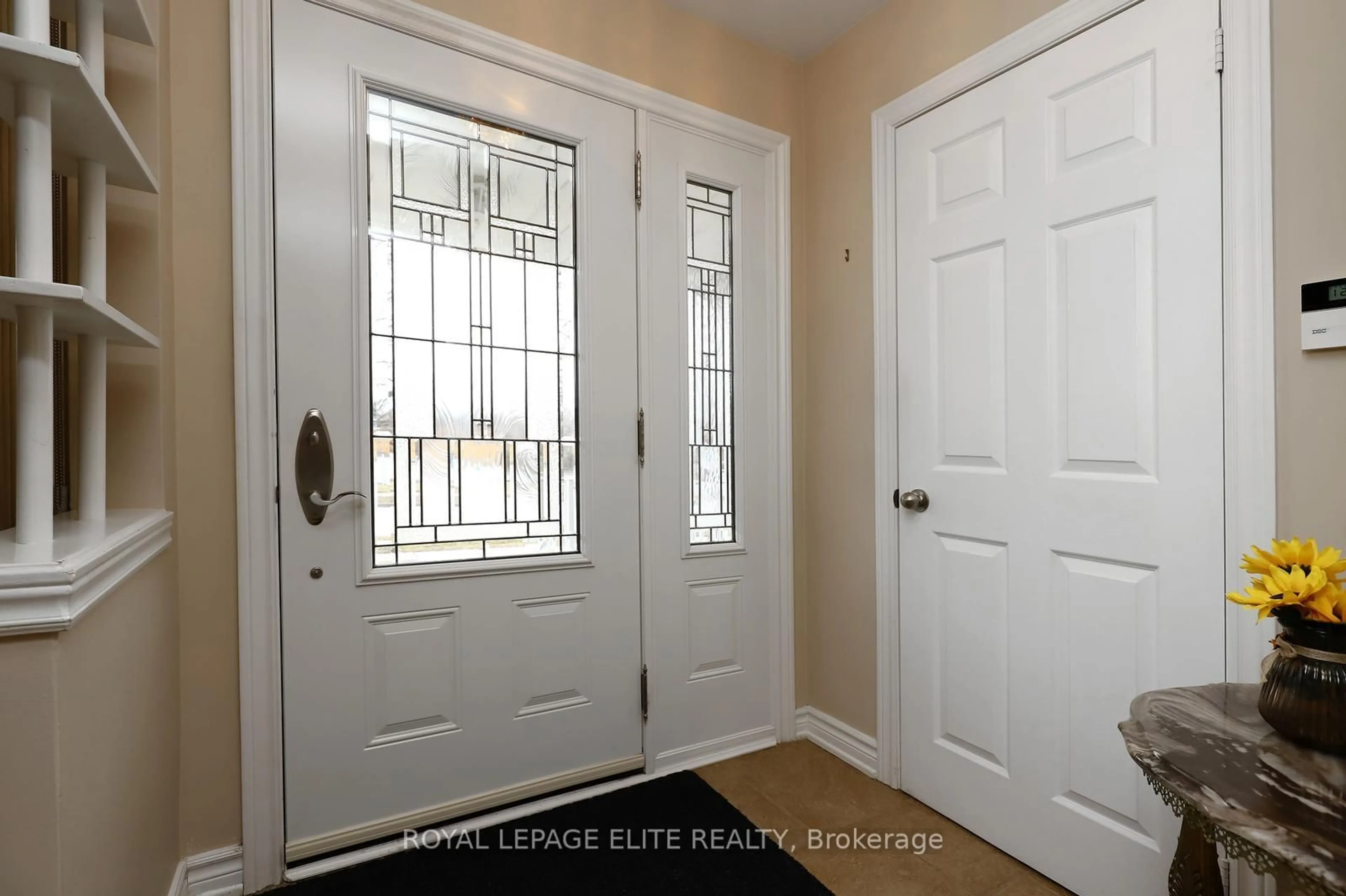 Indoor entryway for 86 Melbert Rd, Toronto Ontario M9C 3R1