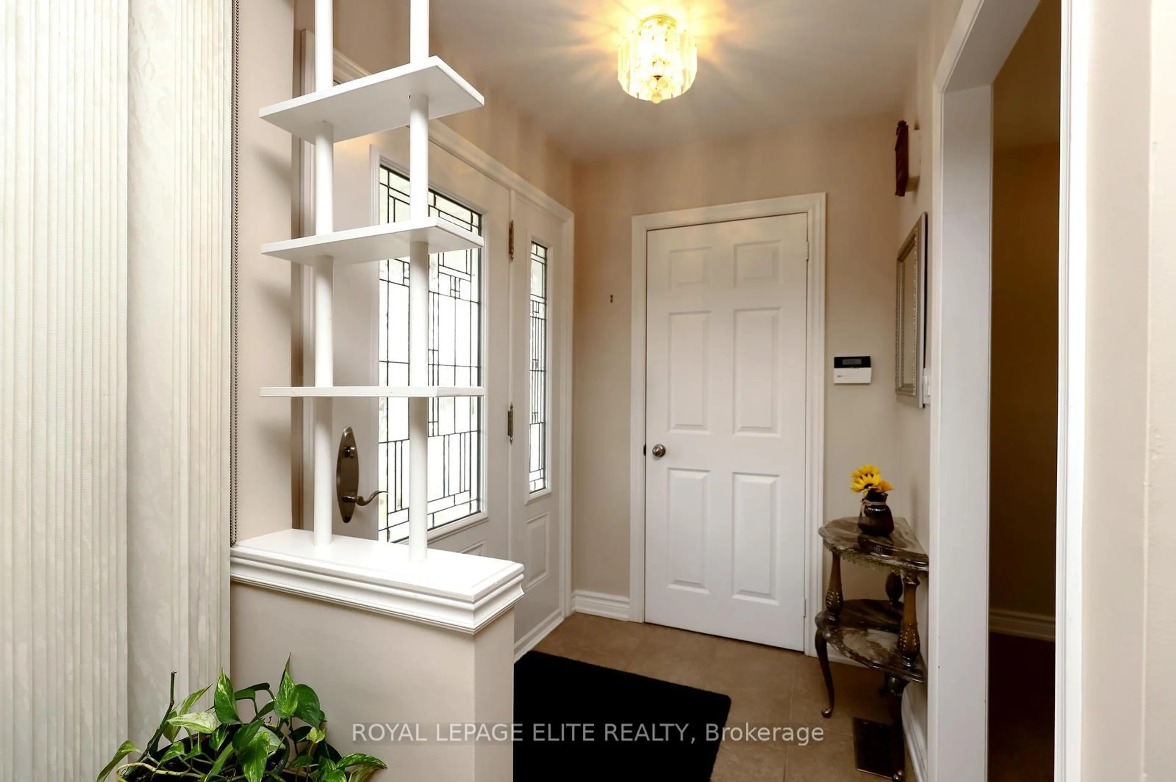Indoor entryway for 86 Melbert Rd, Toronto Ontario M9C 3R1