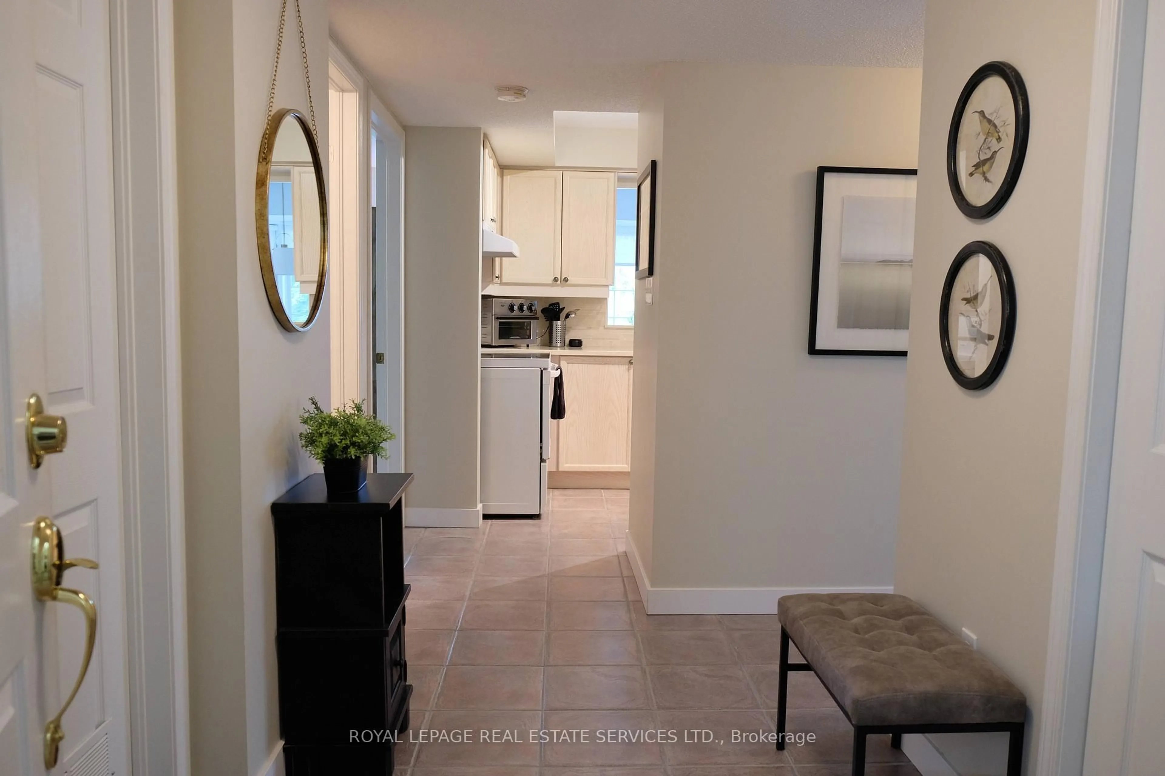 Indoor entryway for 216C Plains Rd #402, Burlington Ontario L7T 4L1