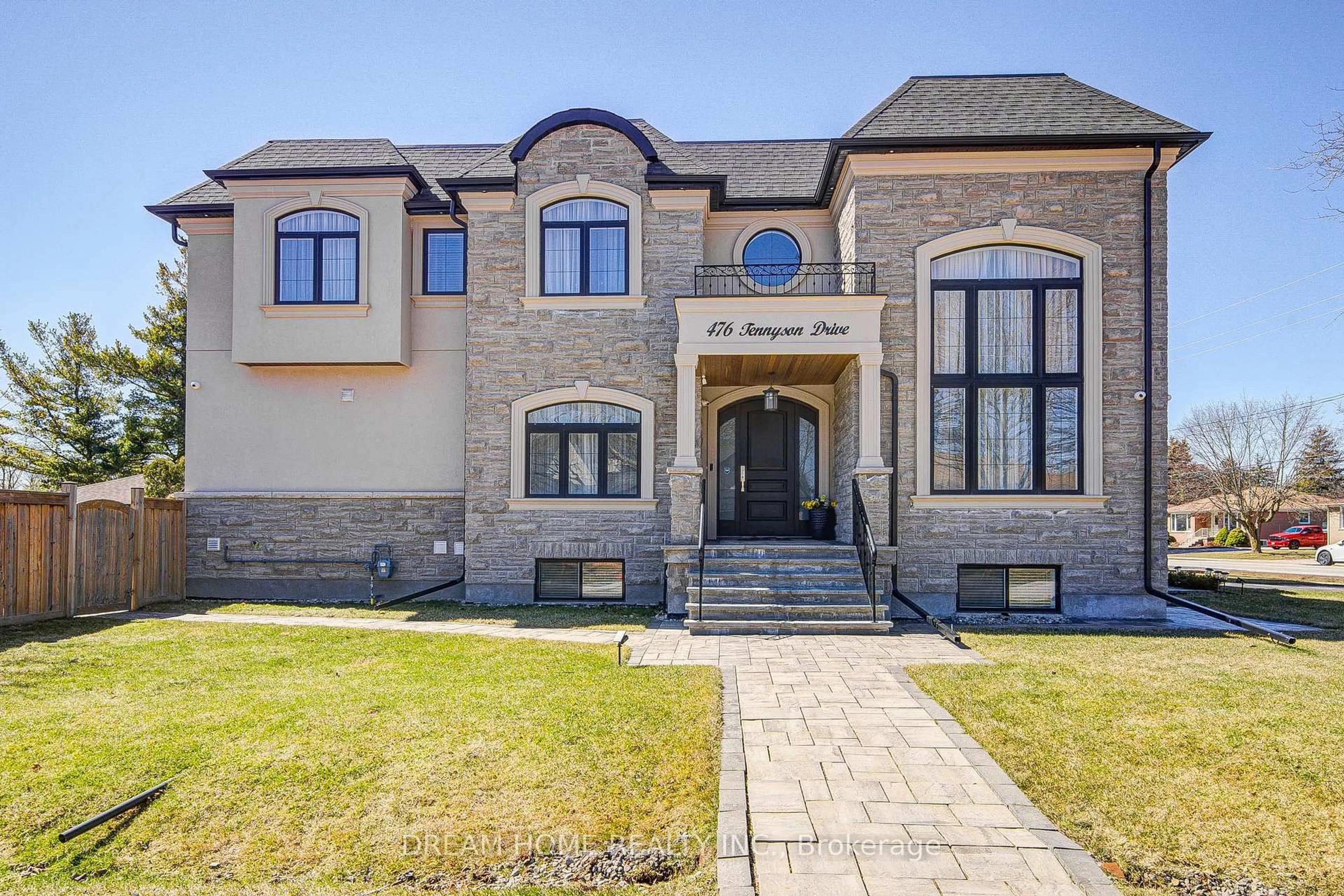 Home with brick exterior material, street for 476 TENNYSON Dr, Oakville Ontario L6L 3Z1