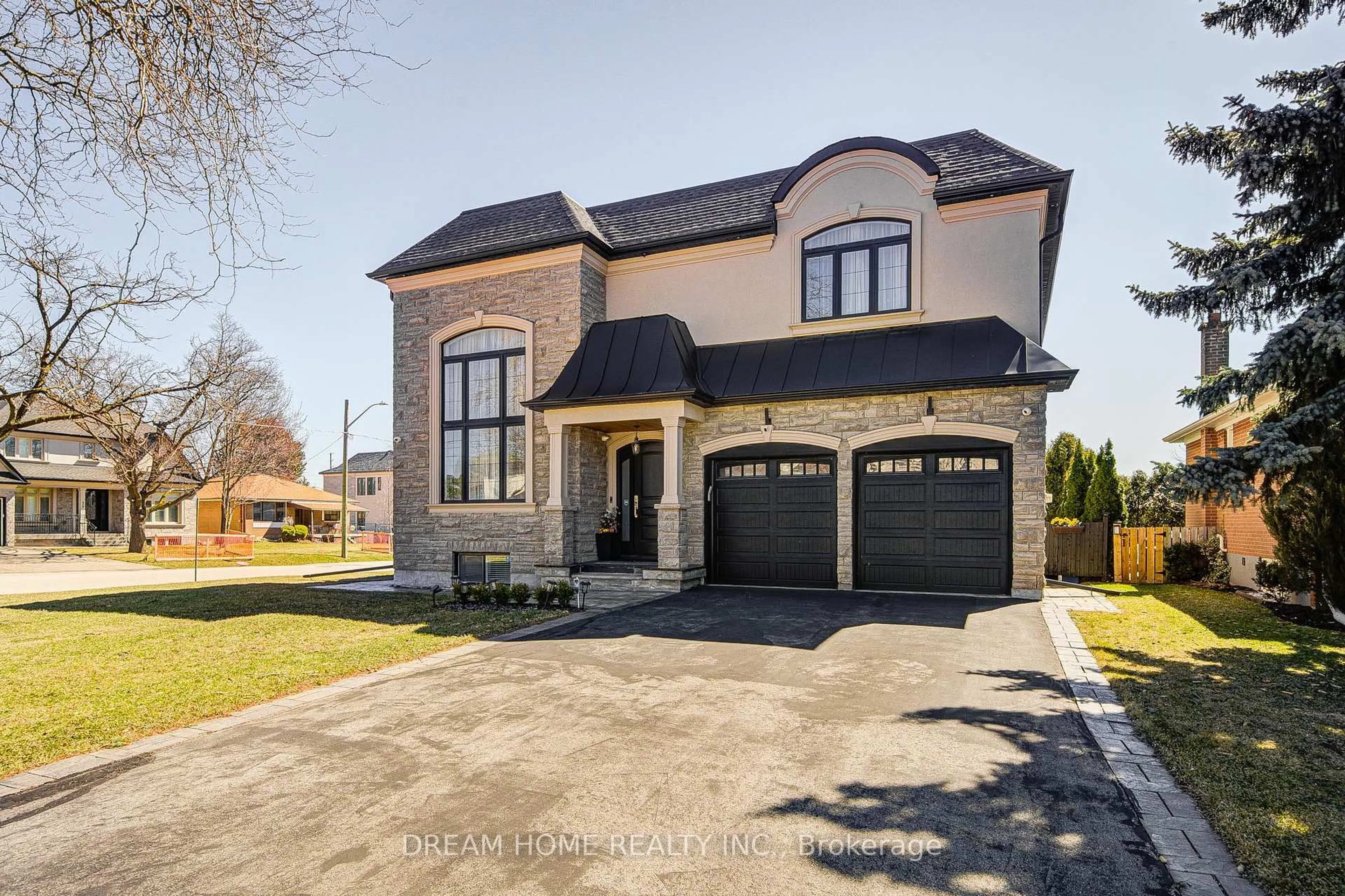 Home with brick exterior material, street for 476 TENNYSON Dr, Oakville Ontario L6L 3Z1
