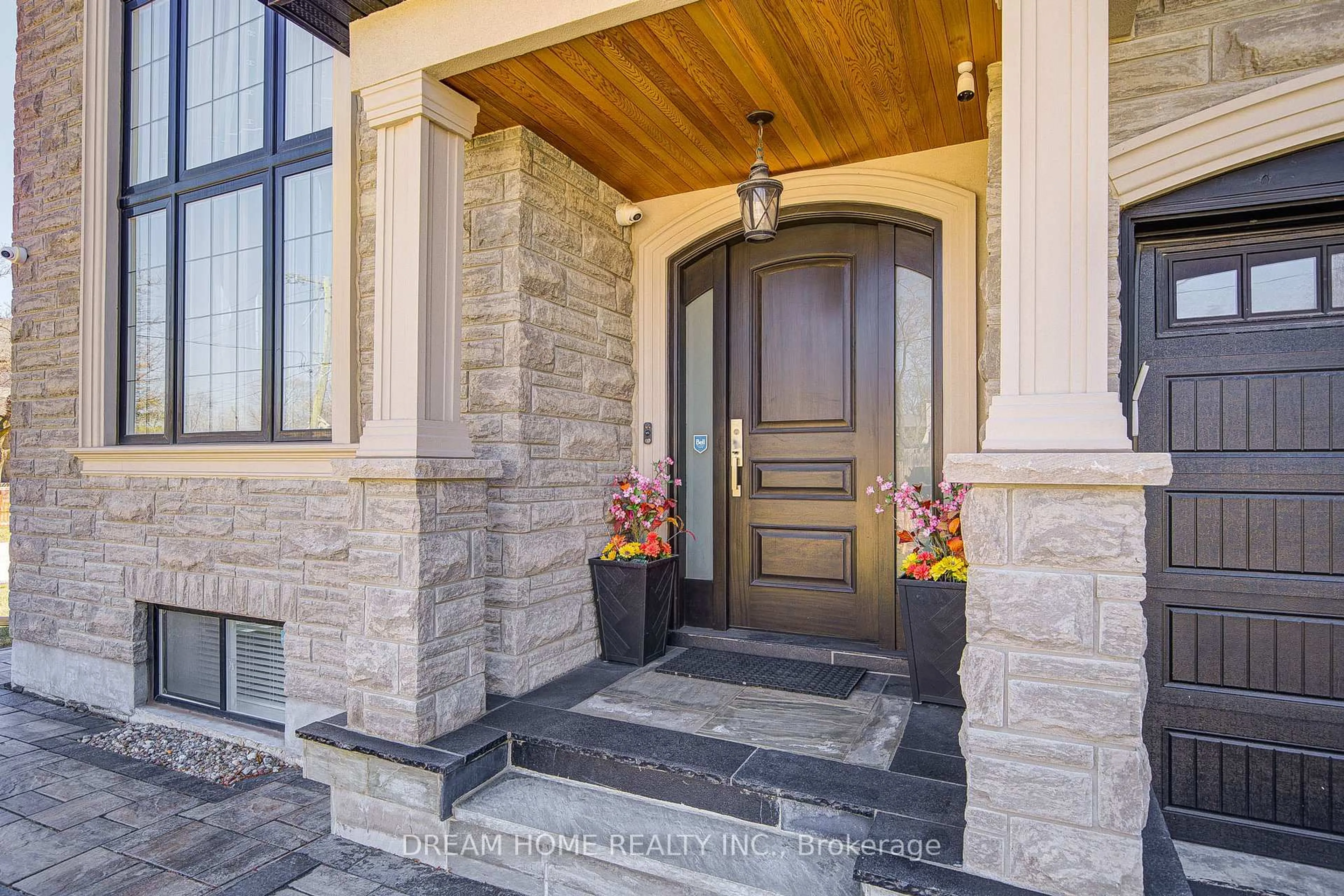 Indoor entryway for 476 TENNYSON Dr, Oakville Ontario L6L 3Z1