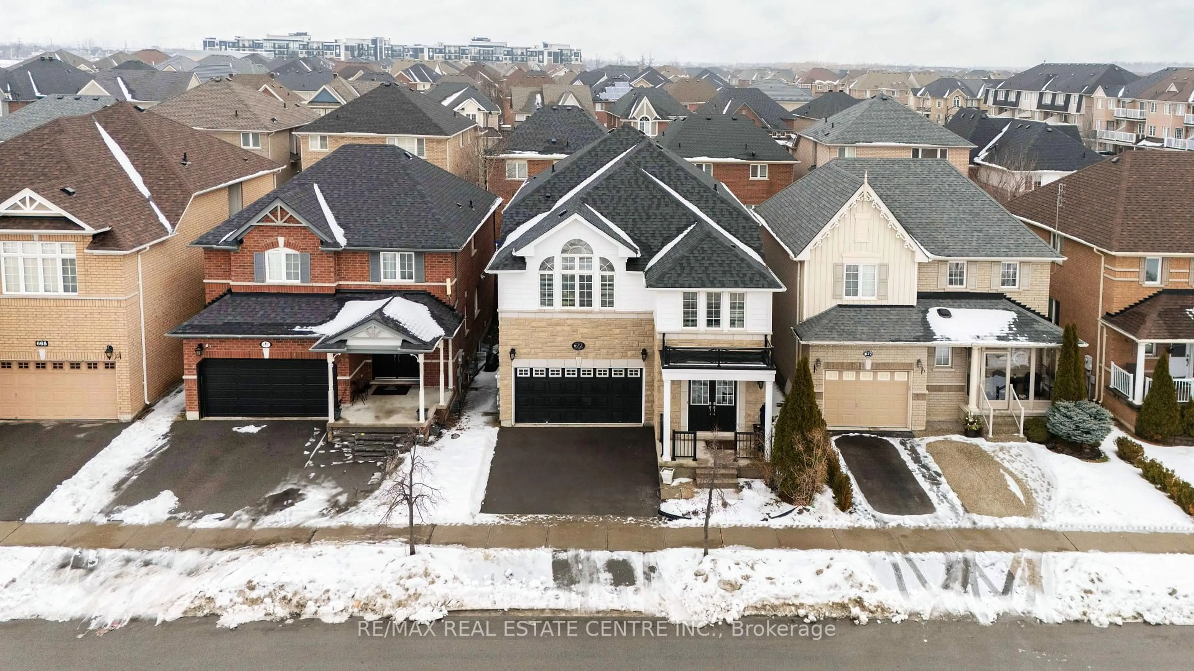 A pic from outside/outdoor area/front of a property/back of a property/a pic from drone, street for 673 Armstrong Blvd, Milton Ontario L9T 0H4