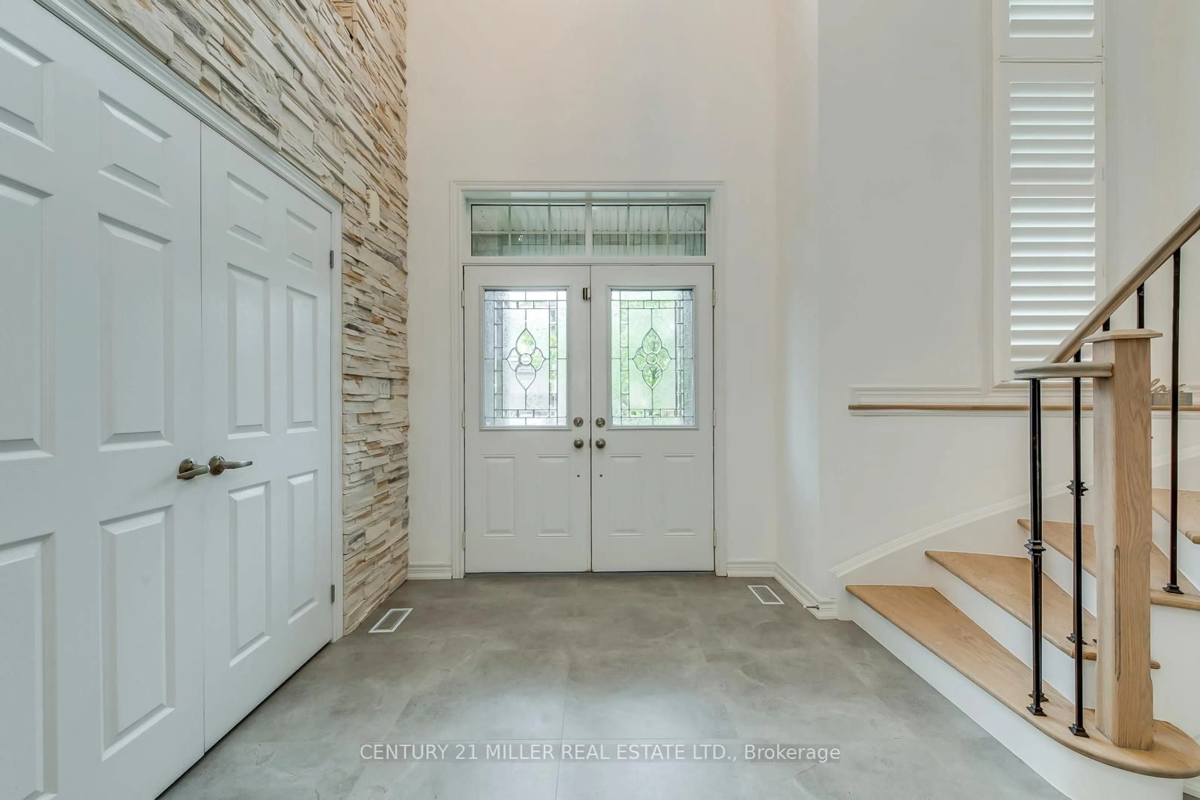 Indoor entryway for 4645 Ethel Rd, Burlington Ontario L7M 0E4