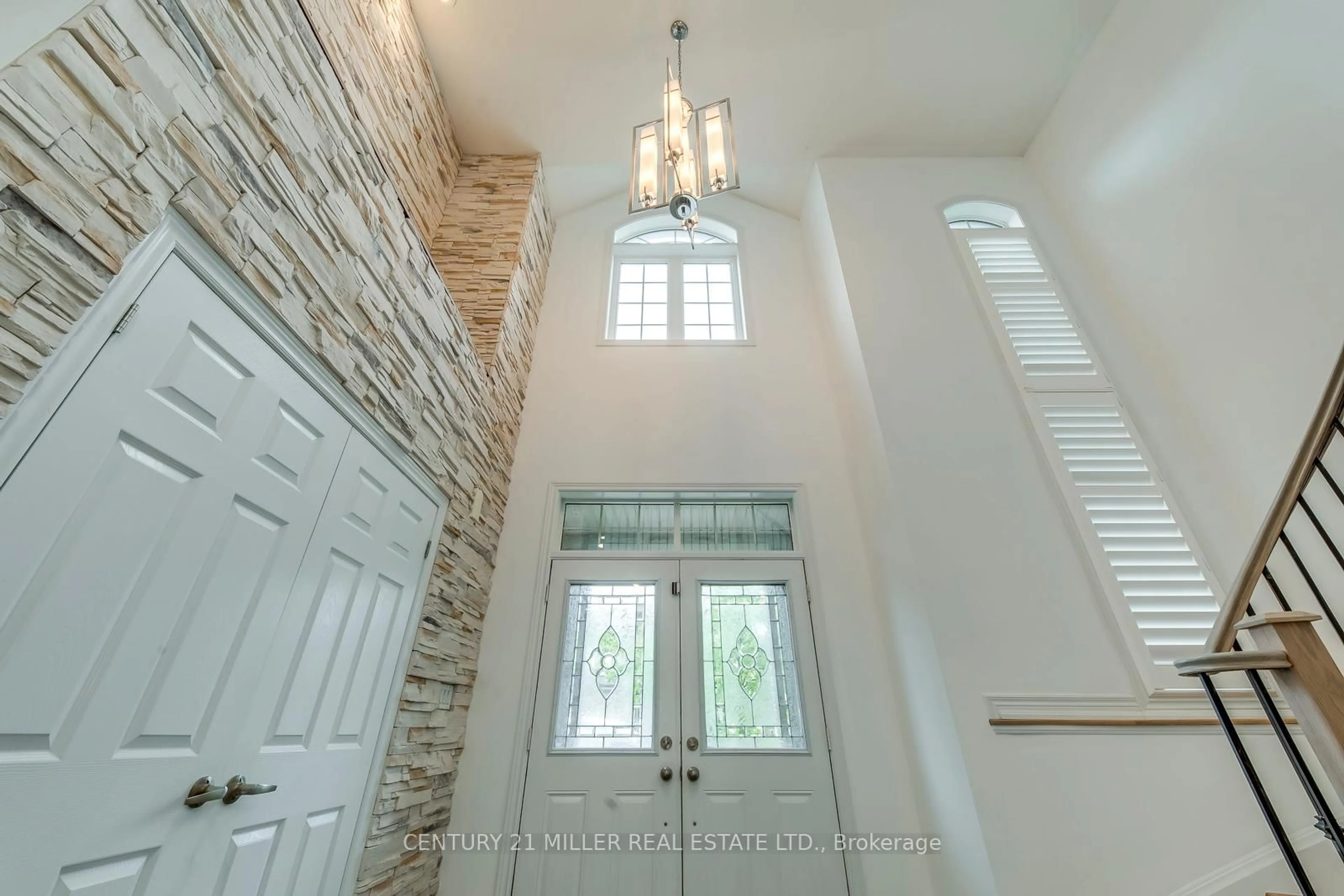 Indoor entryway for 4645 Ethel Rd, Burlington Ontario L7M 0E4
