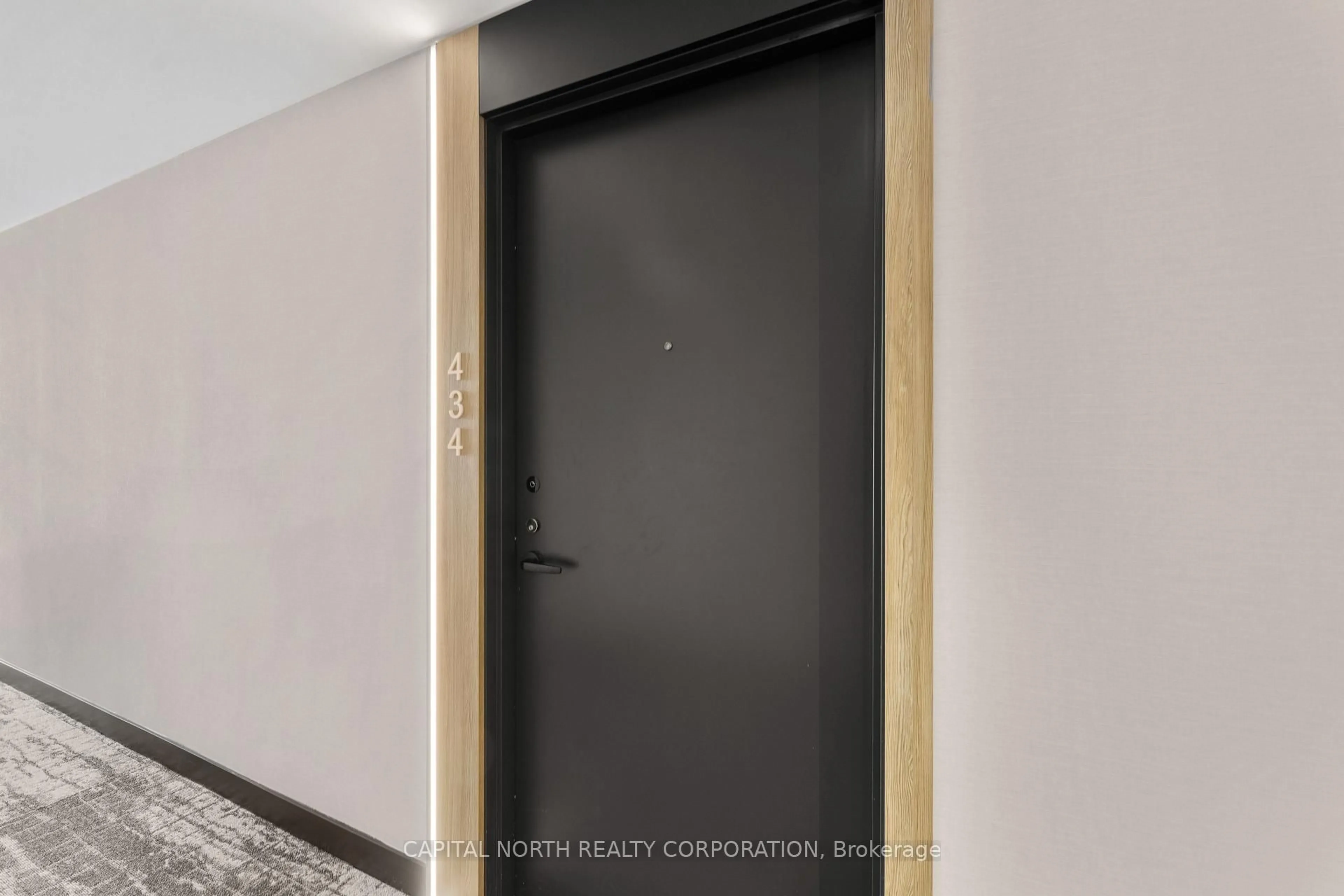 Indoor foyer for 215 Lakeshore Rd #434, Mississauga Ontario L5H 0A7