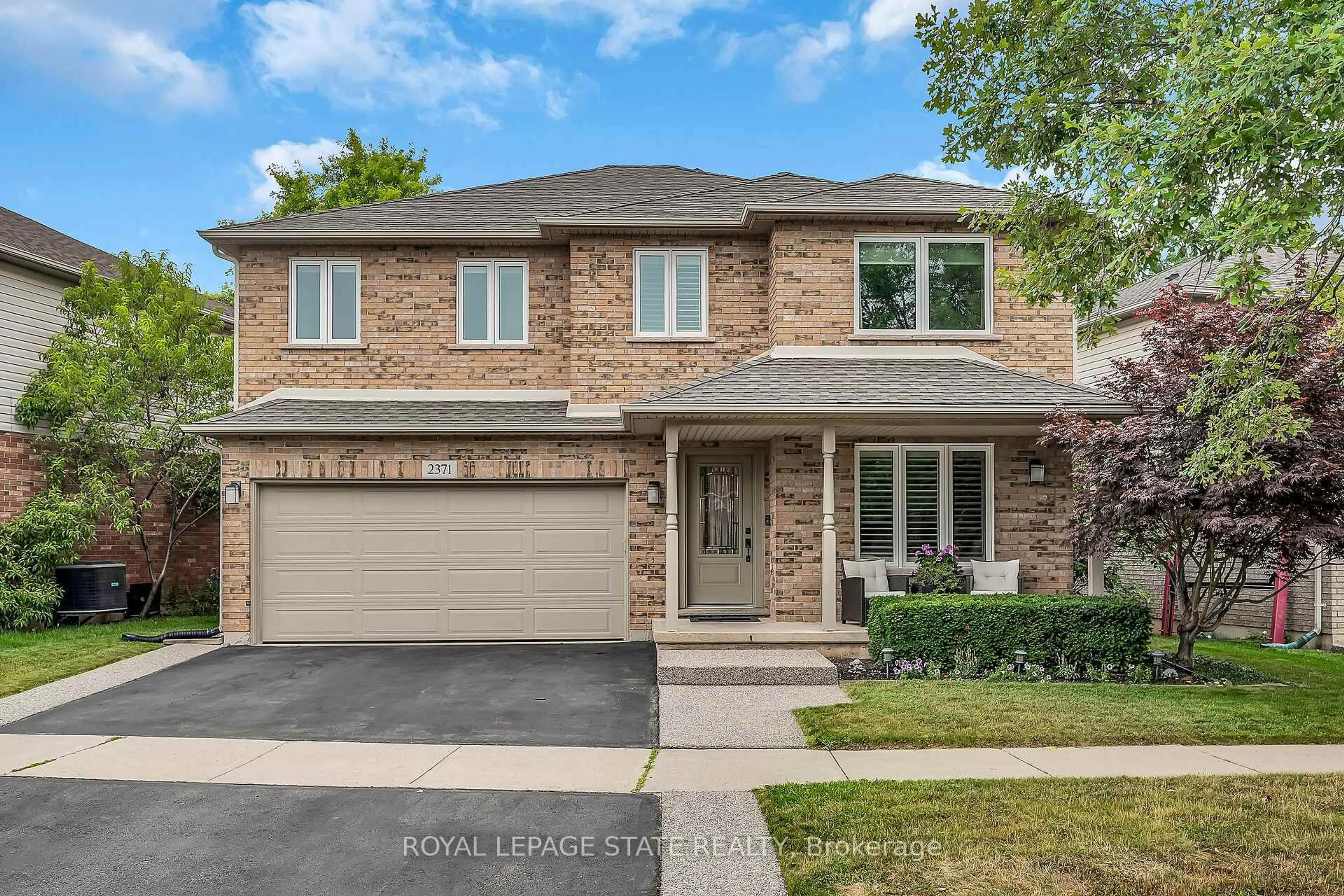 Home with brick exterior material, street for 2371 Pathfinder Dr, Burlington Ontario L7L 6N8