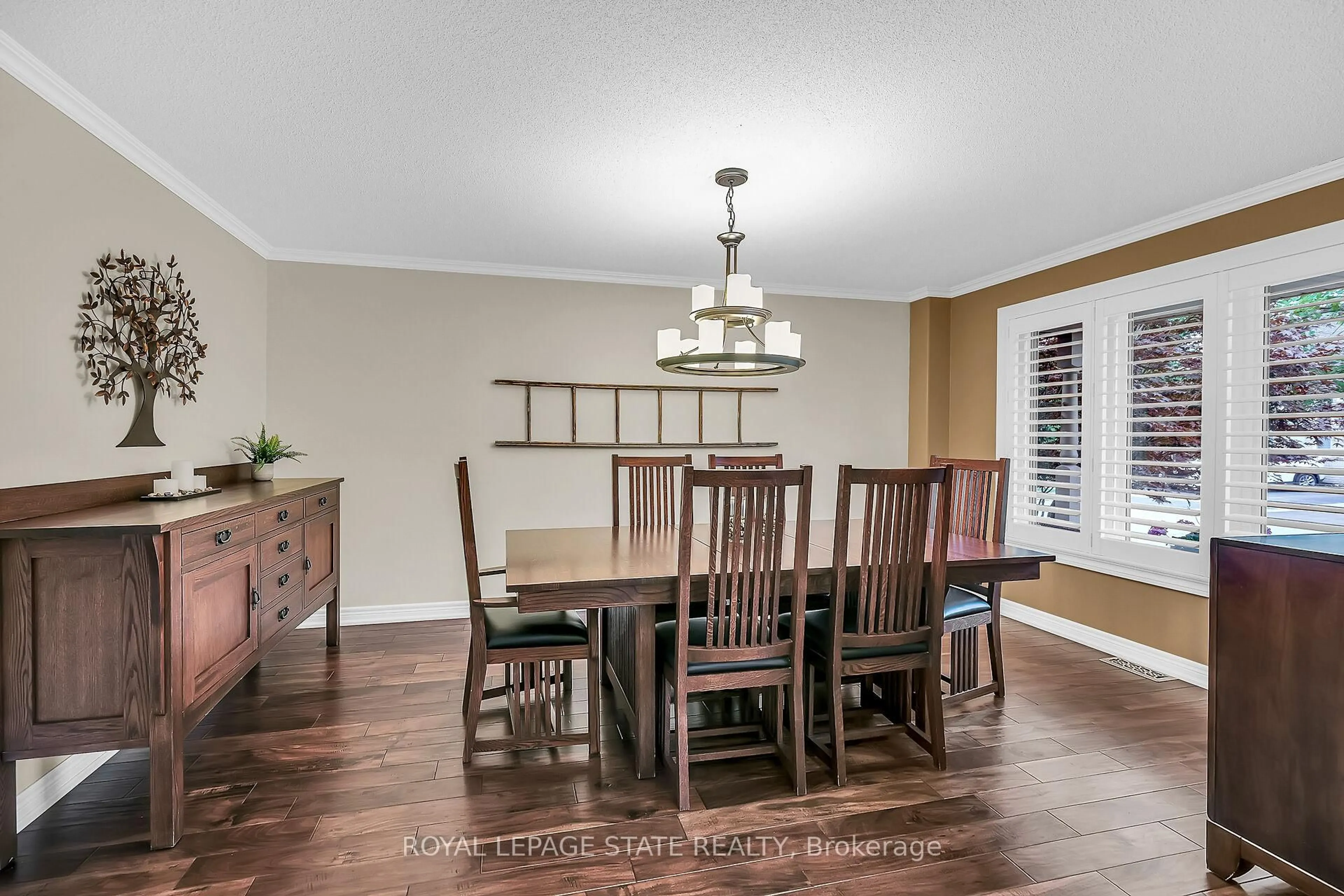 Dining room, wood/laminate floor for 2371 Pathfinder Dr, Burlington Ontario L7L 6N8