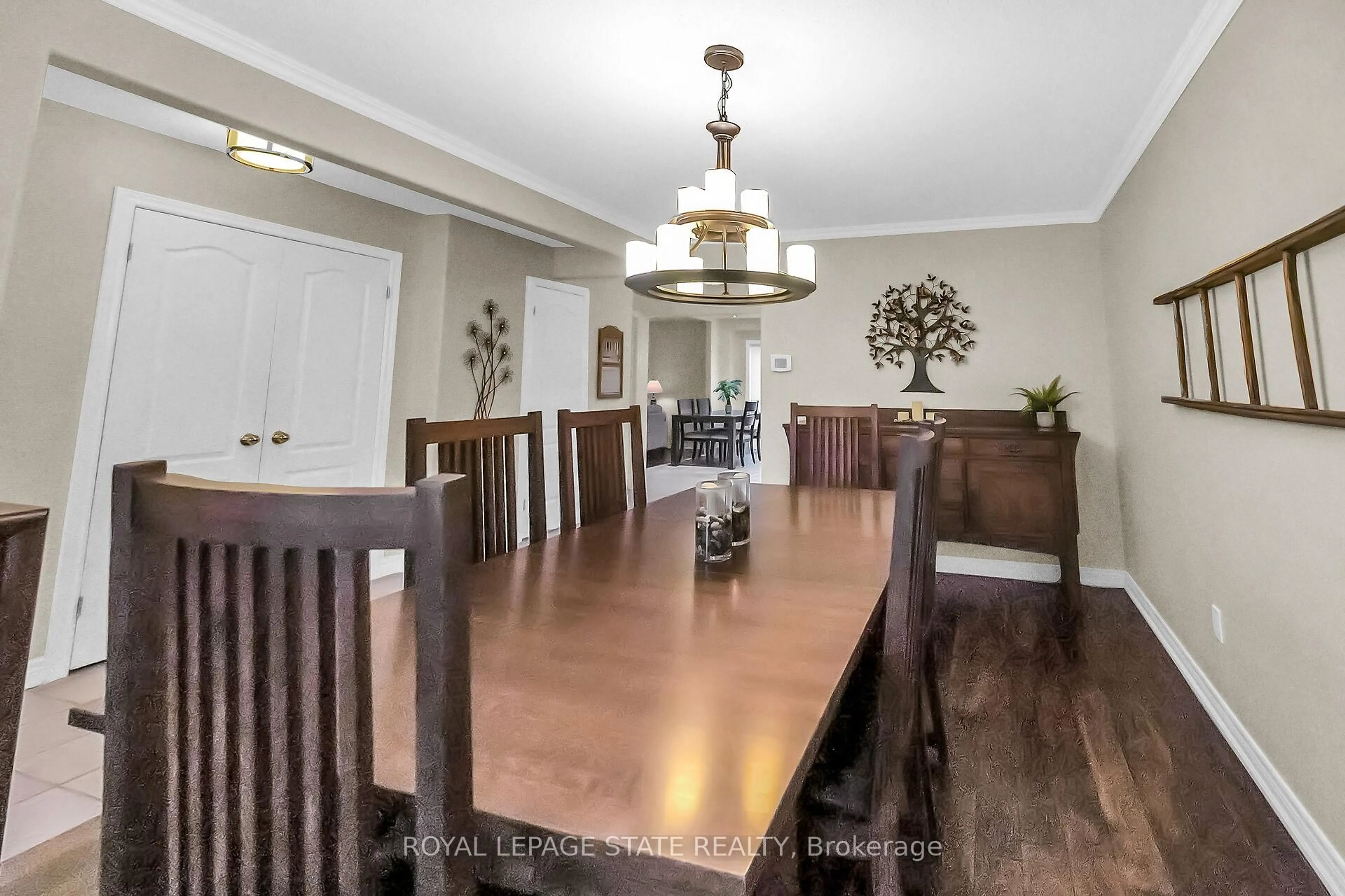 Dining room, wood/laminate floor for 2371 Pathfinder Dr, Burlington Ontario L7L 6N8