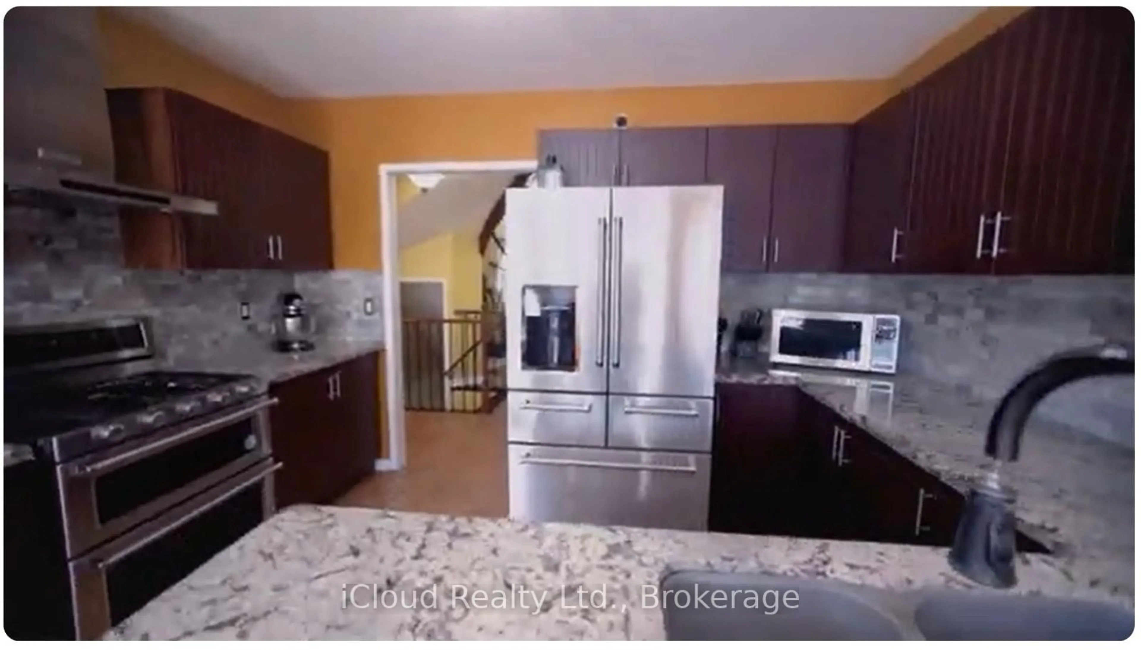 Open concept kitchen, ceramic/tile floor for 15 Nina Pl, Brampton Ontario L7A 2E4