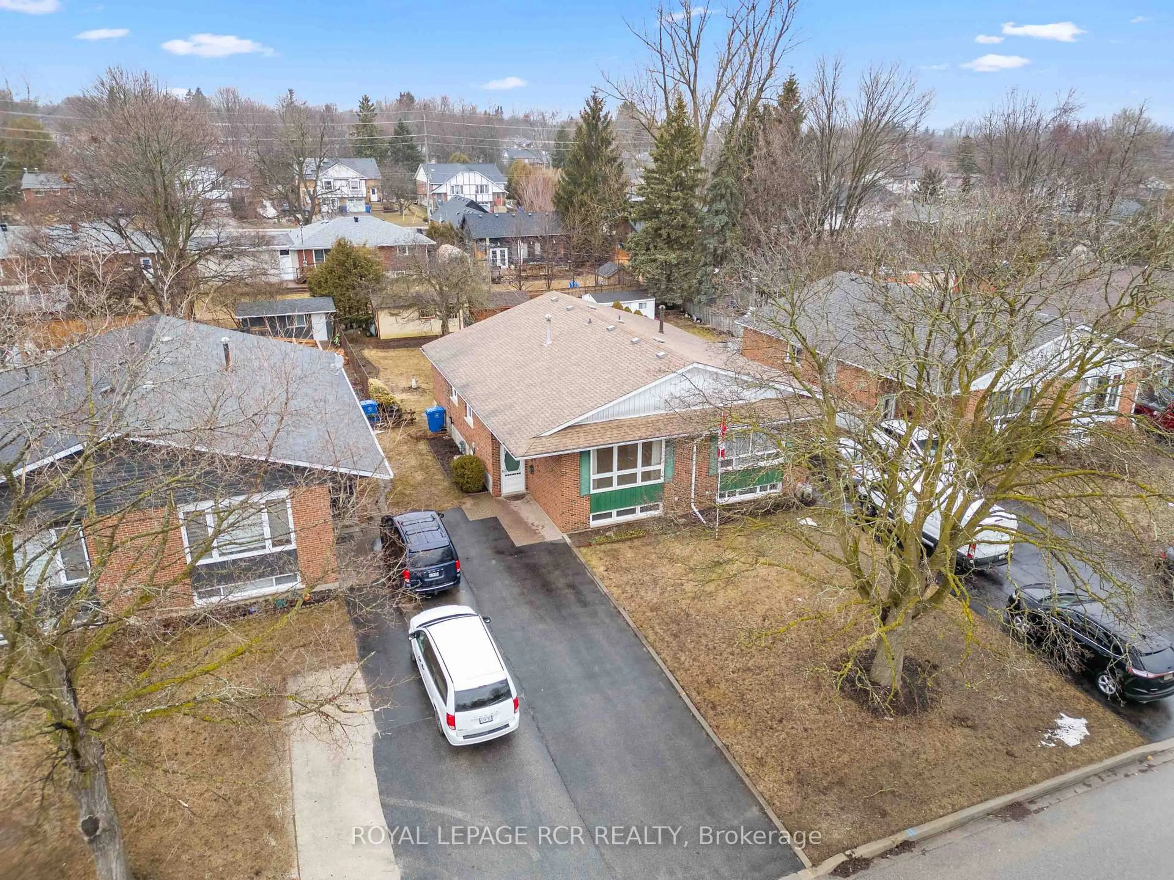 A pic from outside/outdoor area/front of a property/back of a property/a pic from drone, street for 43 Princess St, Orangeville Ontario L9W 1W2