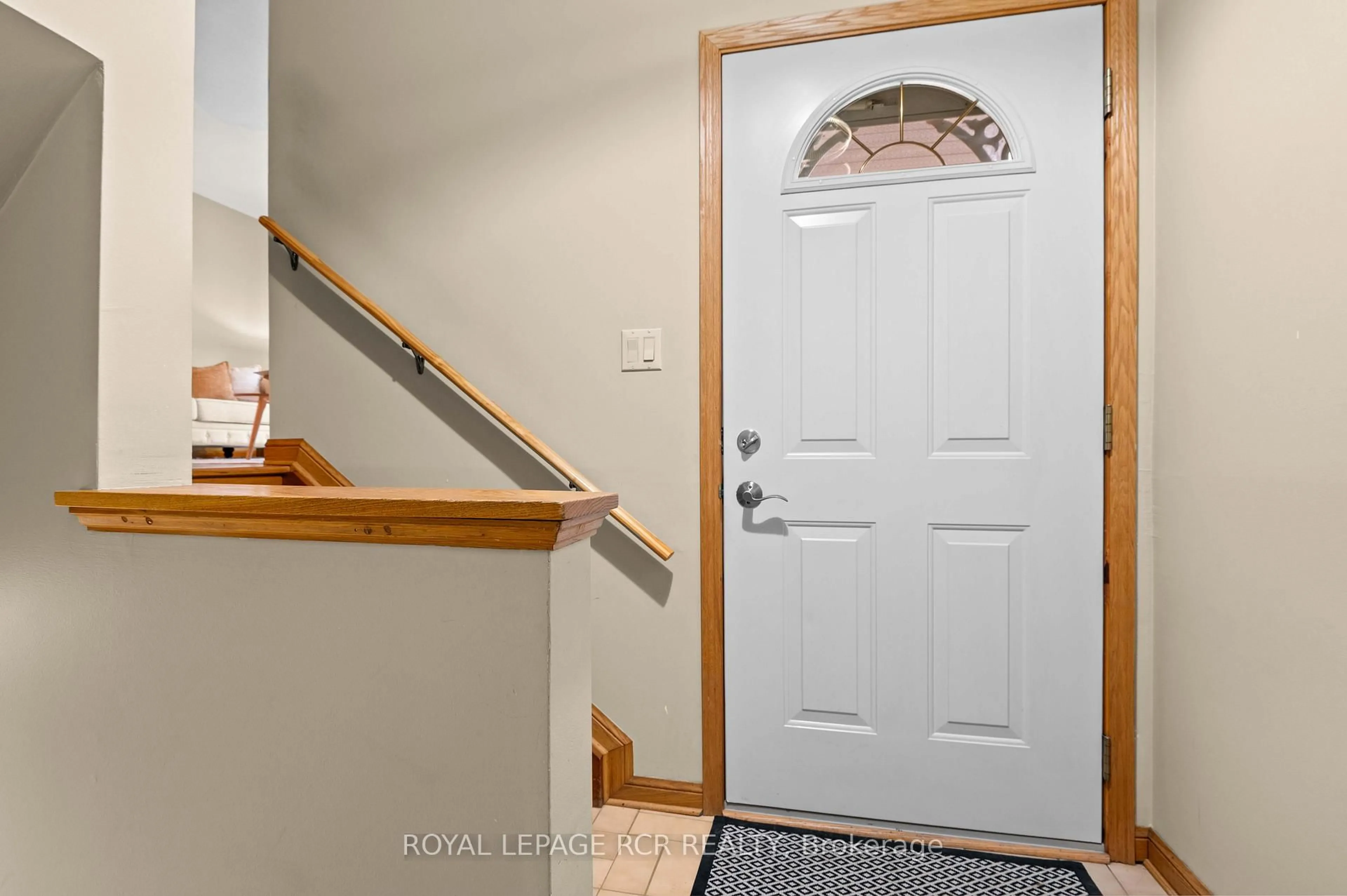 Indoor entryway for 43 Princess St, Orangeville Ontario L9W 1W2