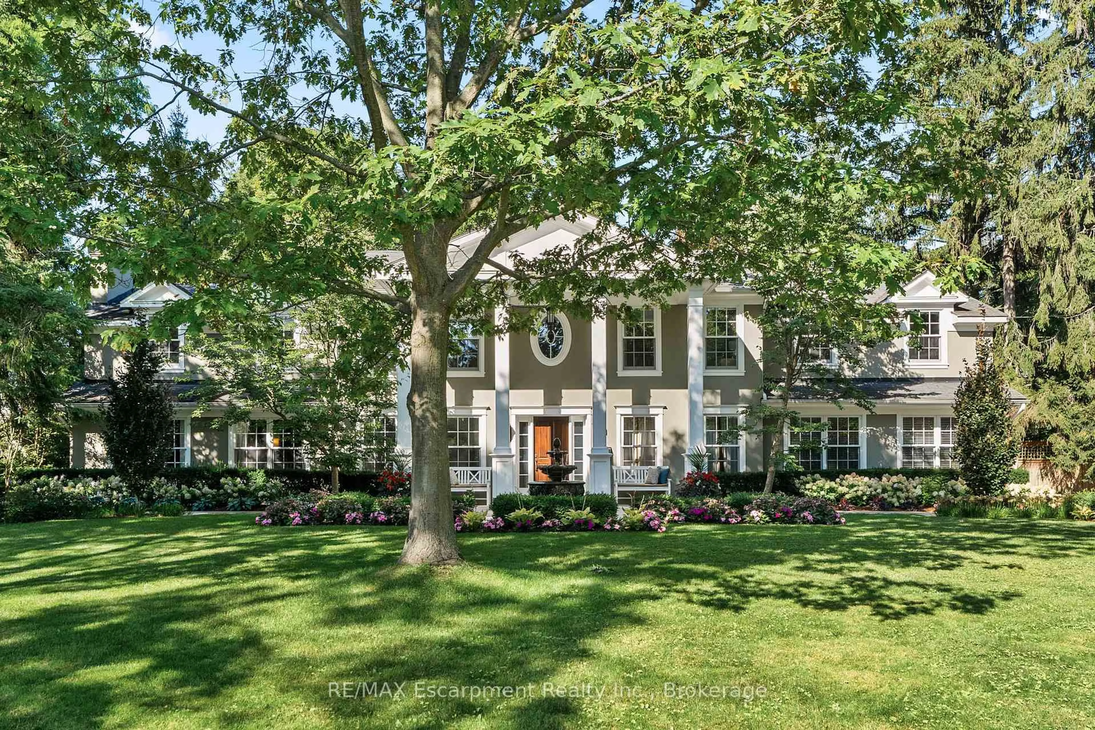 Home with brick exterior material, street for 146 Abbey Crt, Oakville Ontario L6J 4L1