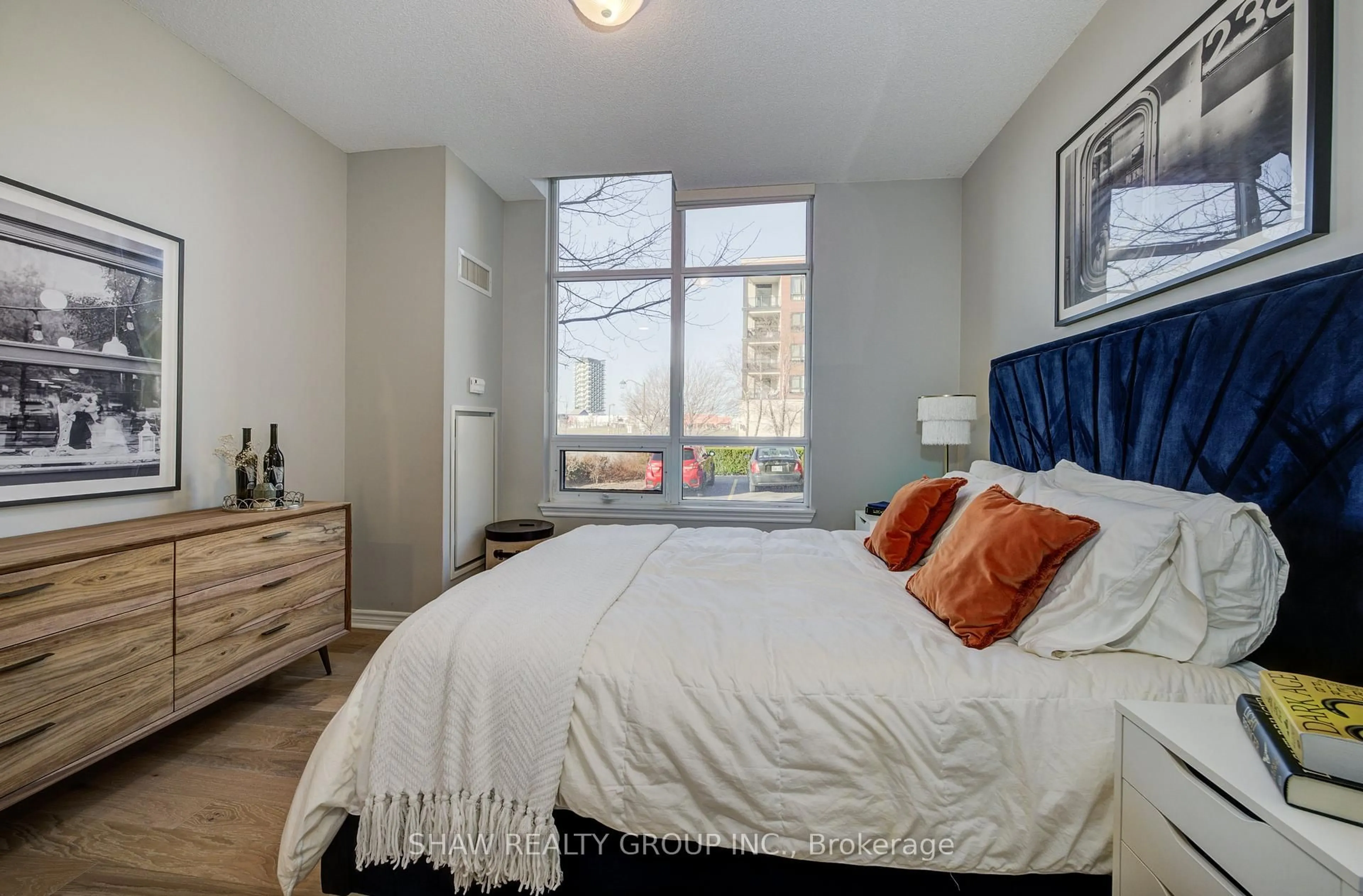 Bedroom with bed, unknown for 2379 Central Park Dr #101, Oakville Ontario L6H 0E3