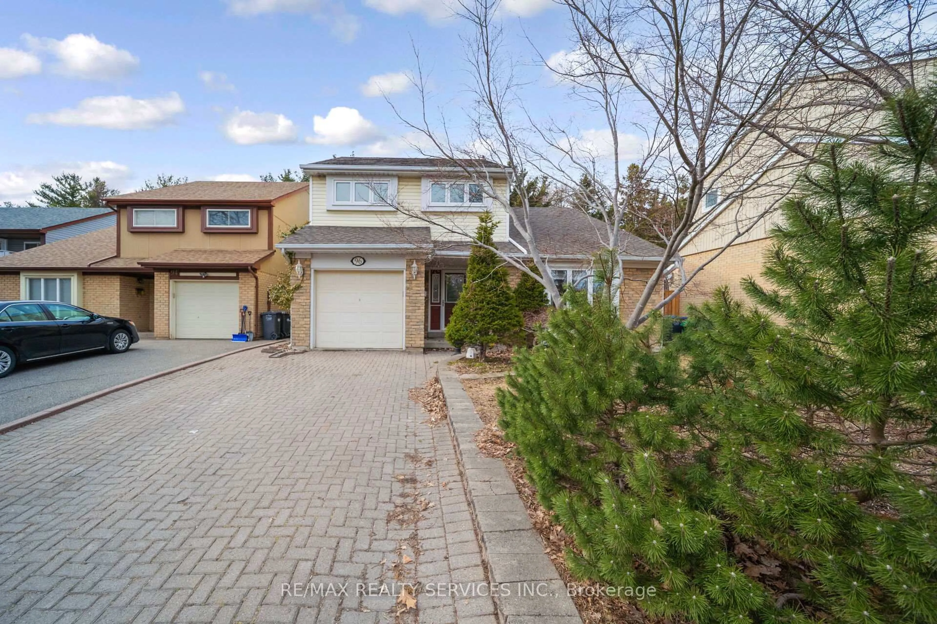A pic from outside/outdoor area/front of a property/back of a property/a pic from drone, street for 96 Royal Palm Dr, Brampton Ontario L6Z 1P7