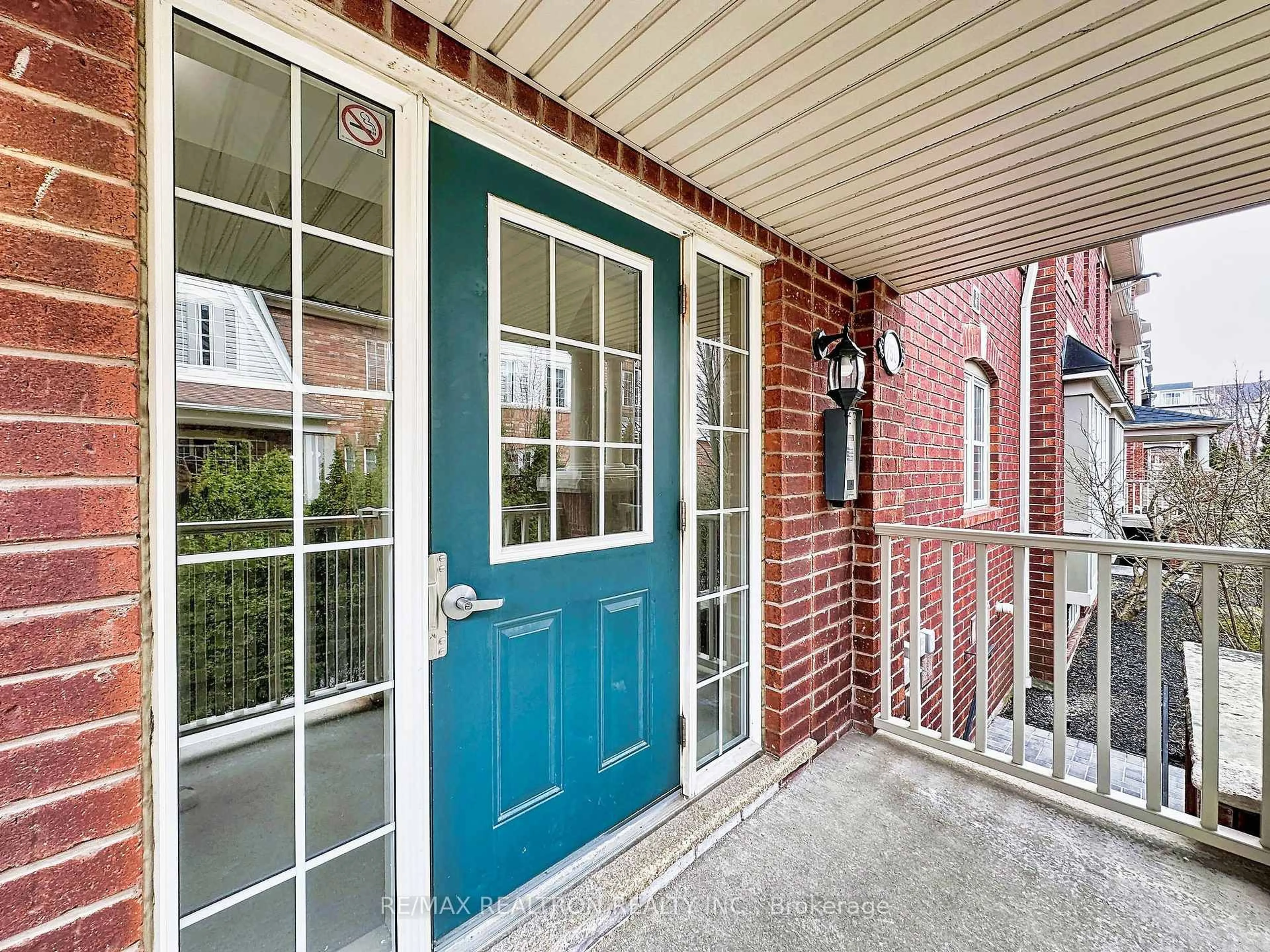 Indoor entryway for 750 Neighbourhood Circ #5, Mississauga Ontario L5B 0B7