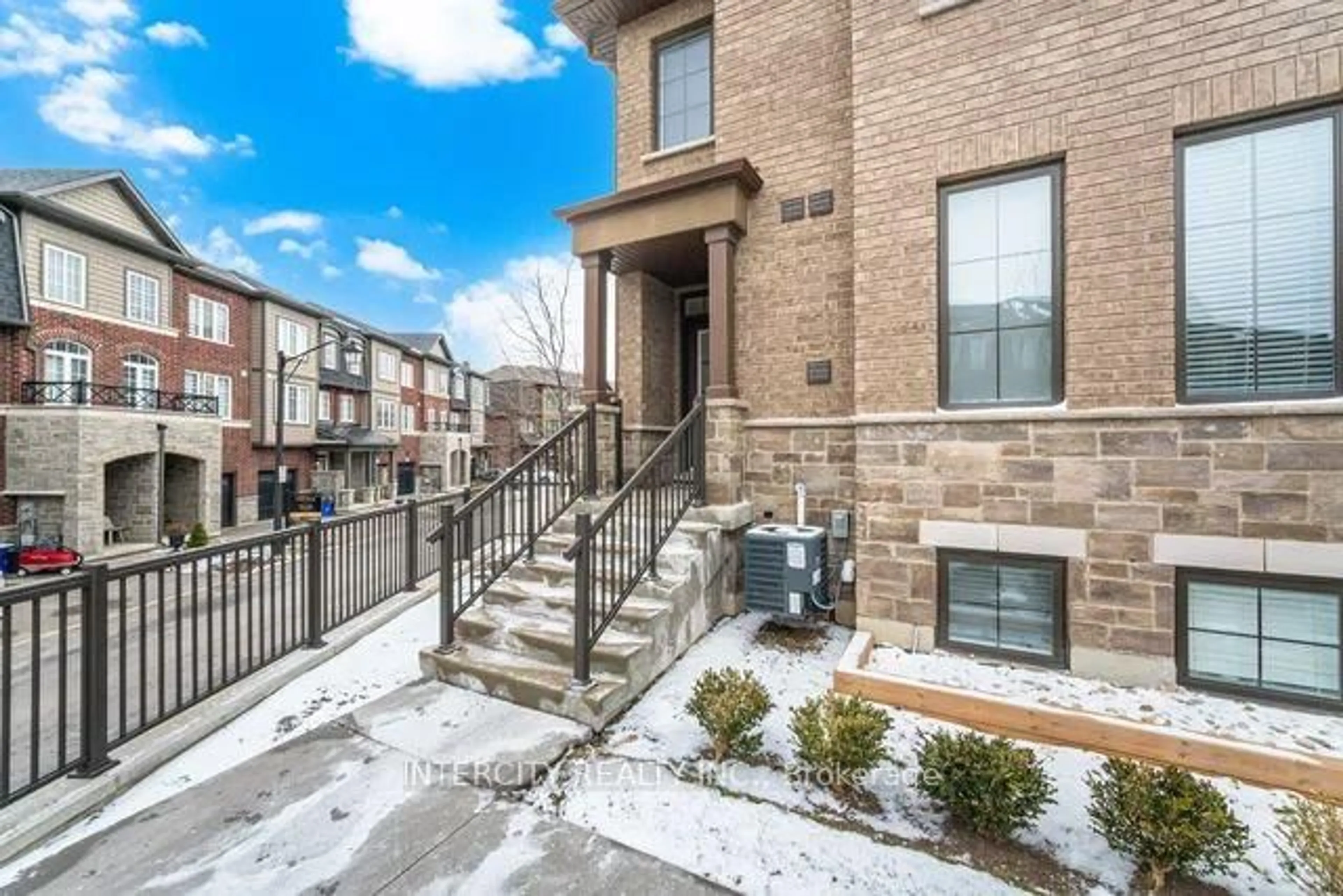 Home with brick exterior material, street for 445 Ontario St #103, Milton Ontario L9T 9K4