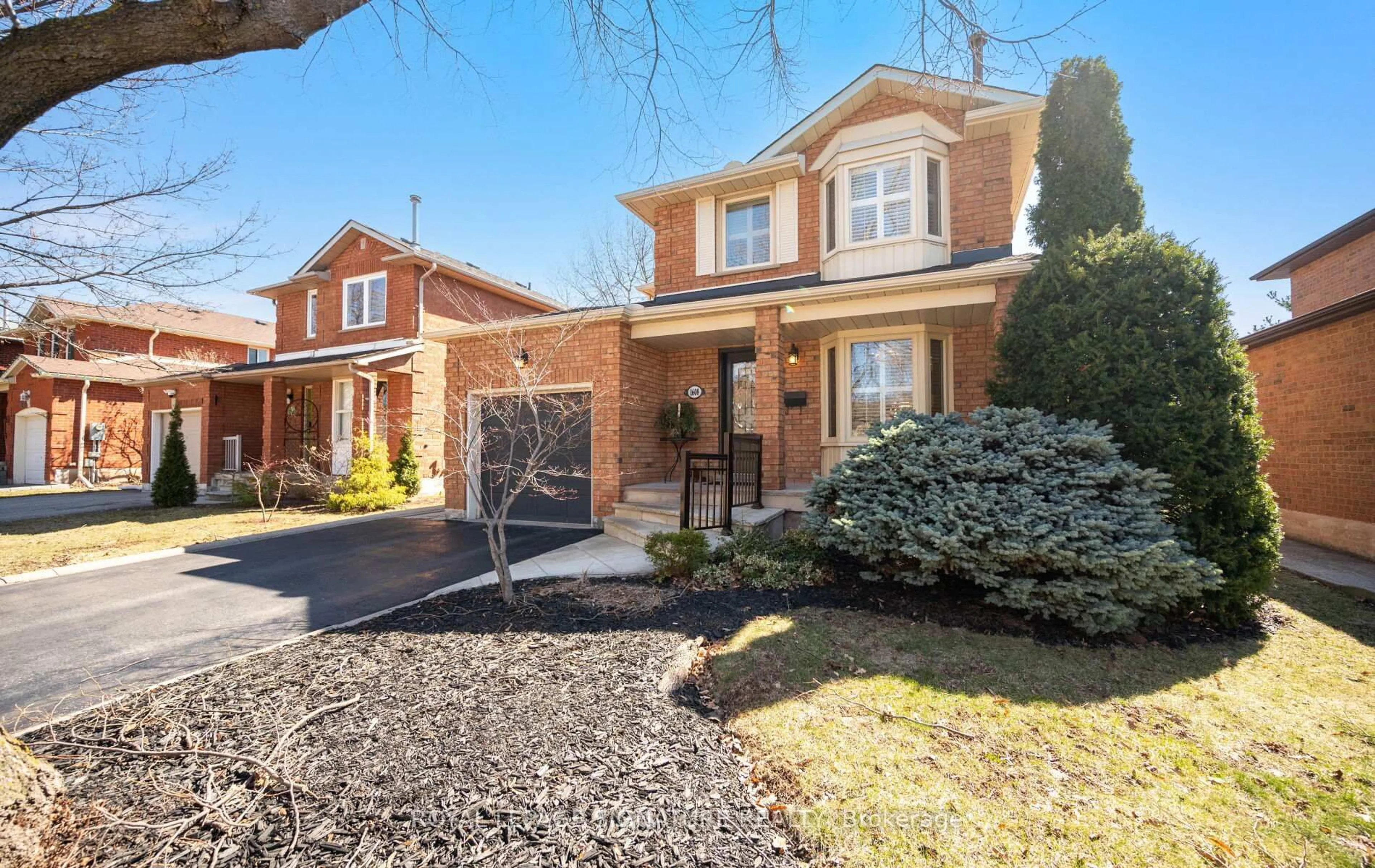 Home with brick exterior material, street for 1608 Parish Lane, Oakville Ontario L6M 3E2