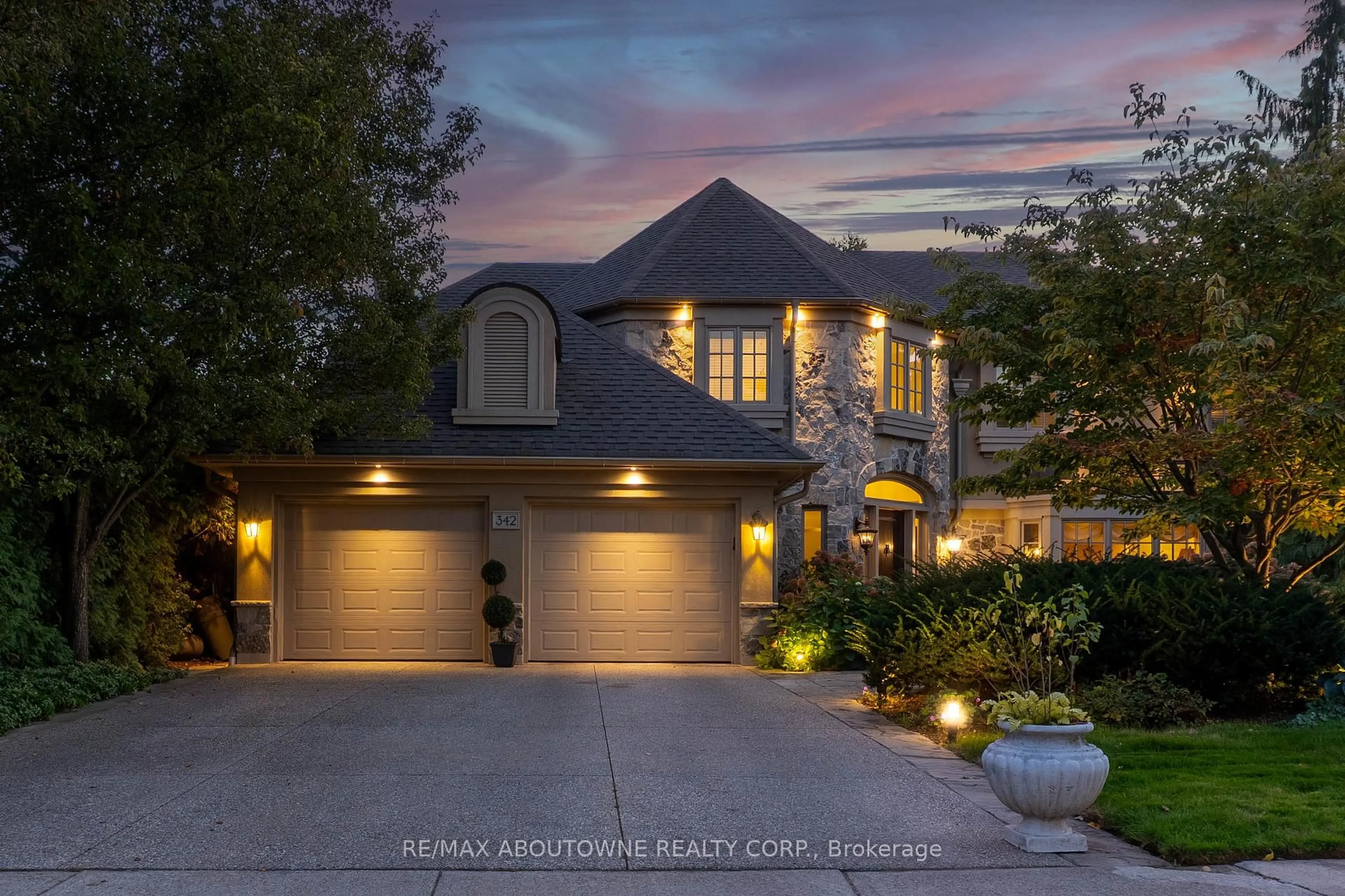 Home with brick exterior material, street for 342 Pomona Ave, Burlington Ontario L7N 1T5