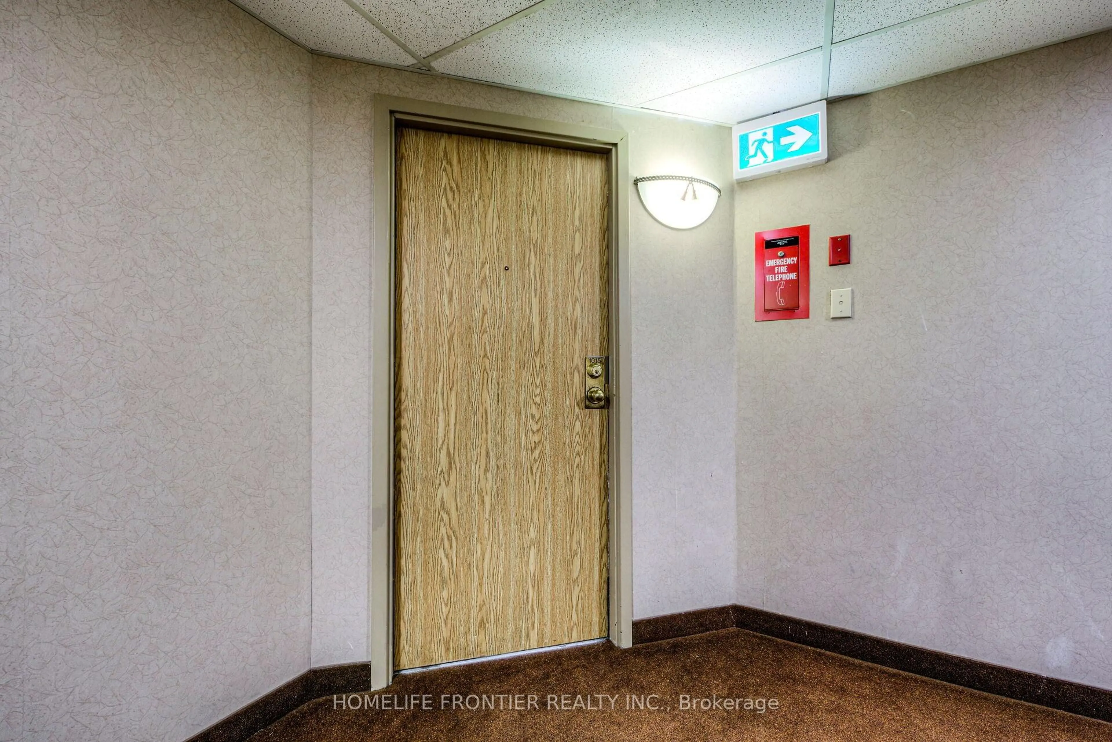 Indoor foyer for 35 Trailwood Dr #1015, Mississauga Ontario L4Z 3L6