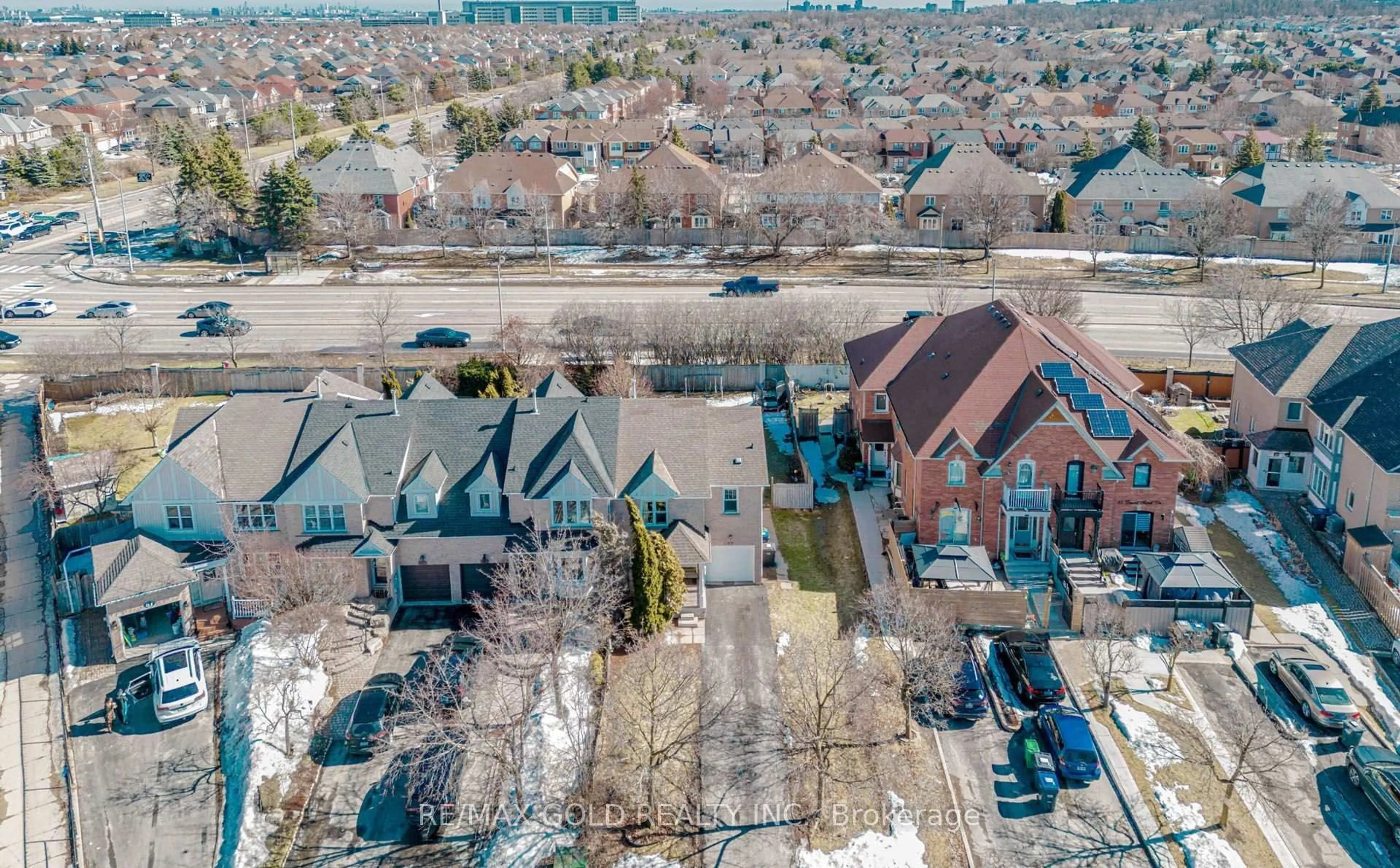 A pic from outside/outdoor area/front of a property/back of a property/a pic from drone, street for 55 Desert Sand Dr, Brampton Ontario L6R 1V6