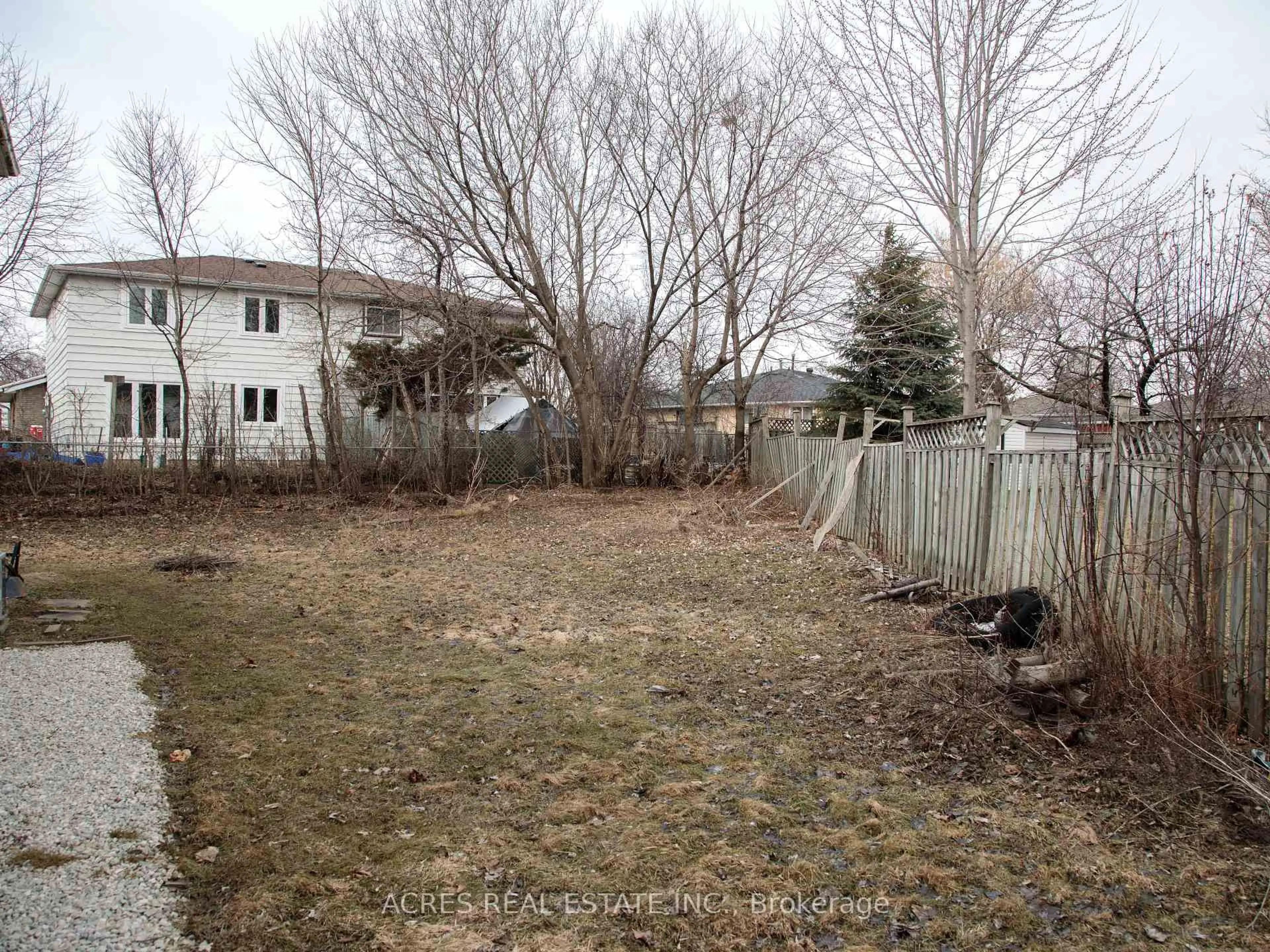 A pic from outside/outdoor area/front of a property/back of a property/a pic from drone, street for 20 Gladeside Pl, Brampton Ontario L6S 1X3