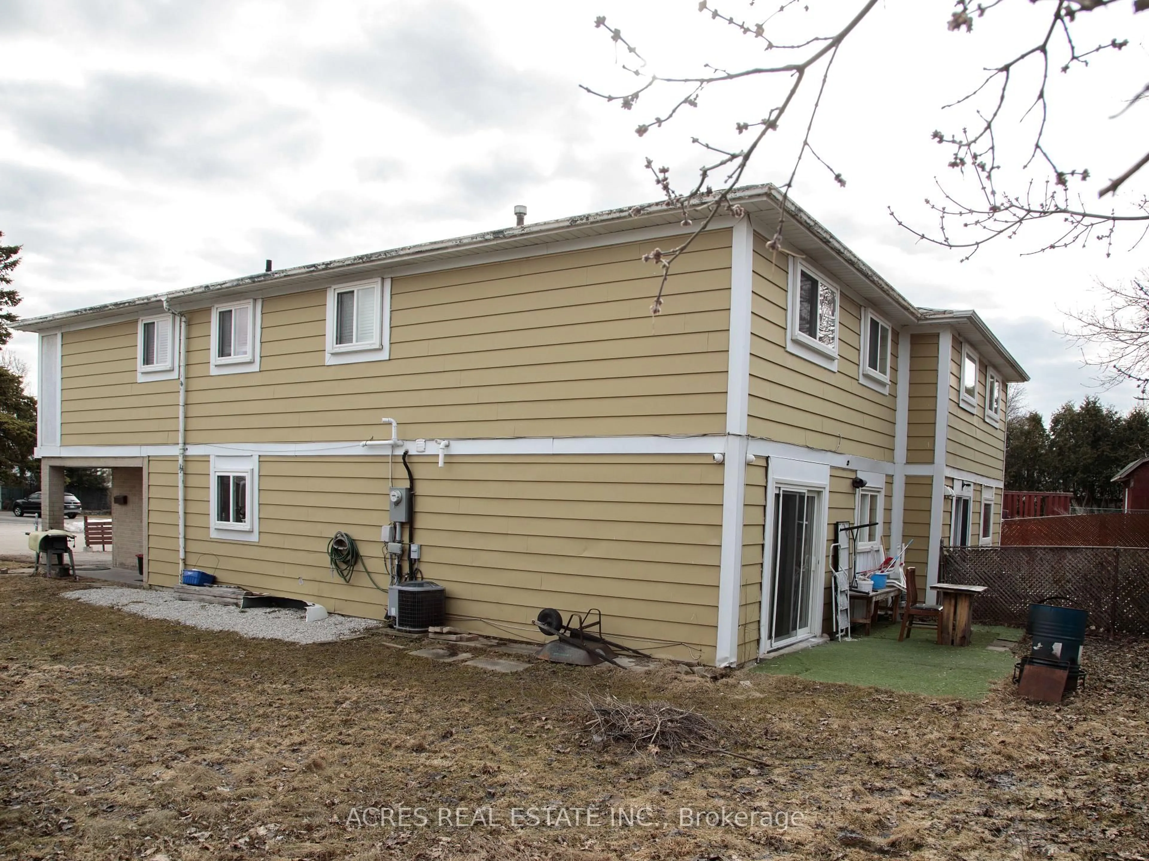 Home with vinyl exterior material, building for 20 Gladeside Pl, Brampton Ontario L6S 1X3