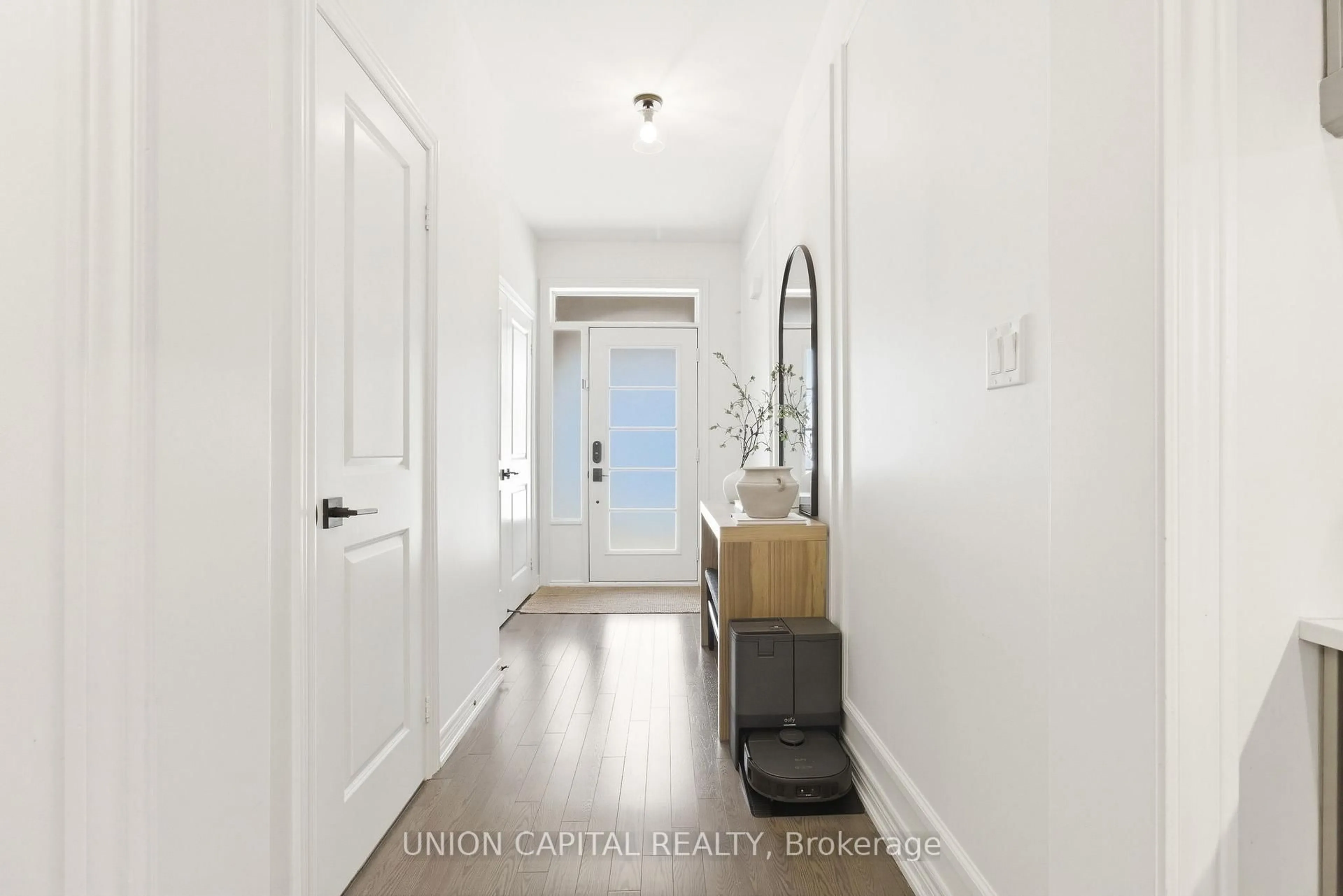 Indoor entryway for 21 Morra Ave, Caledon Ontario L7E 4K5