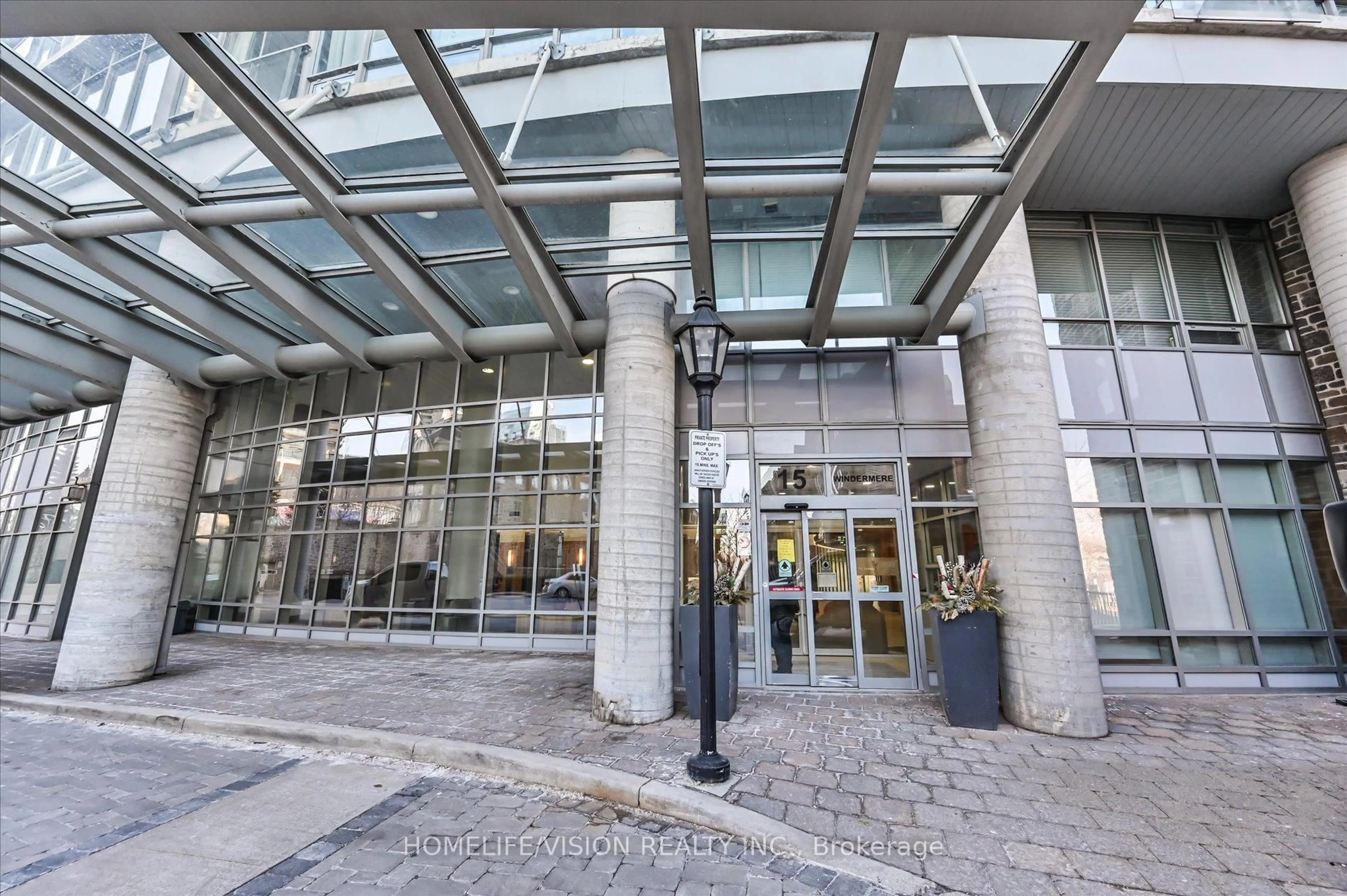 Indoor foyer for 15 Windermere Ave #508, Toronto Ontario M6S 5A2