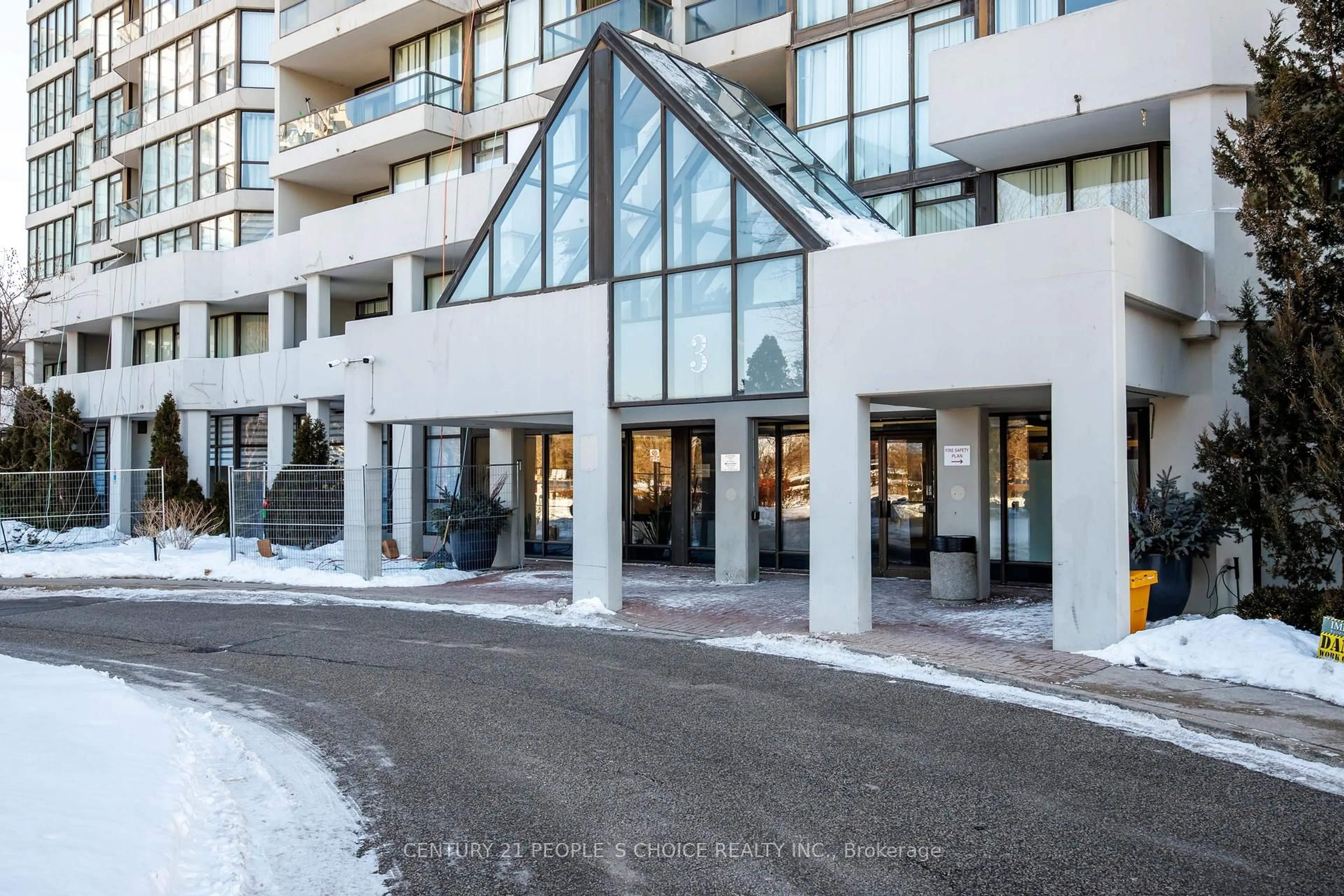 Indoor foyer for 3 Rowntree Rd #1605, Toronto Ontario M9V 5G8