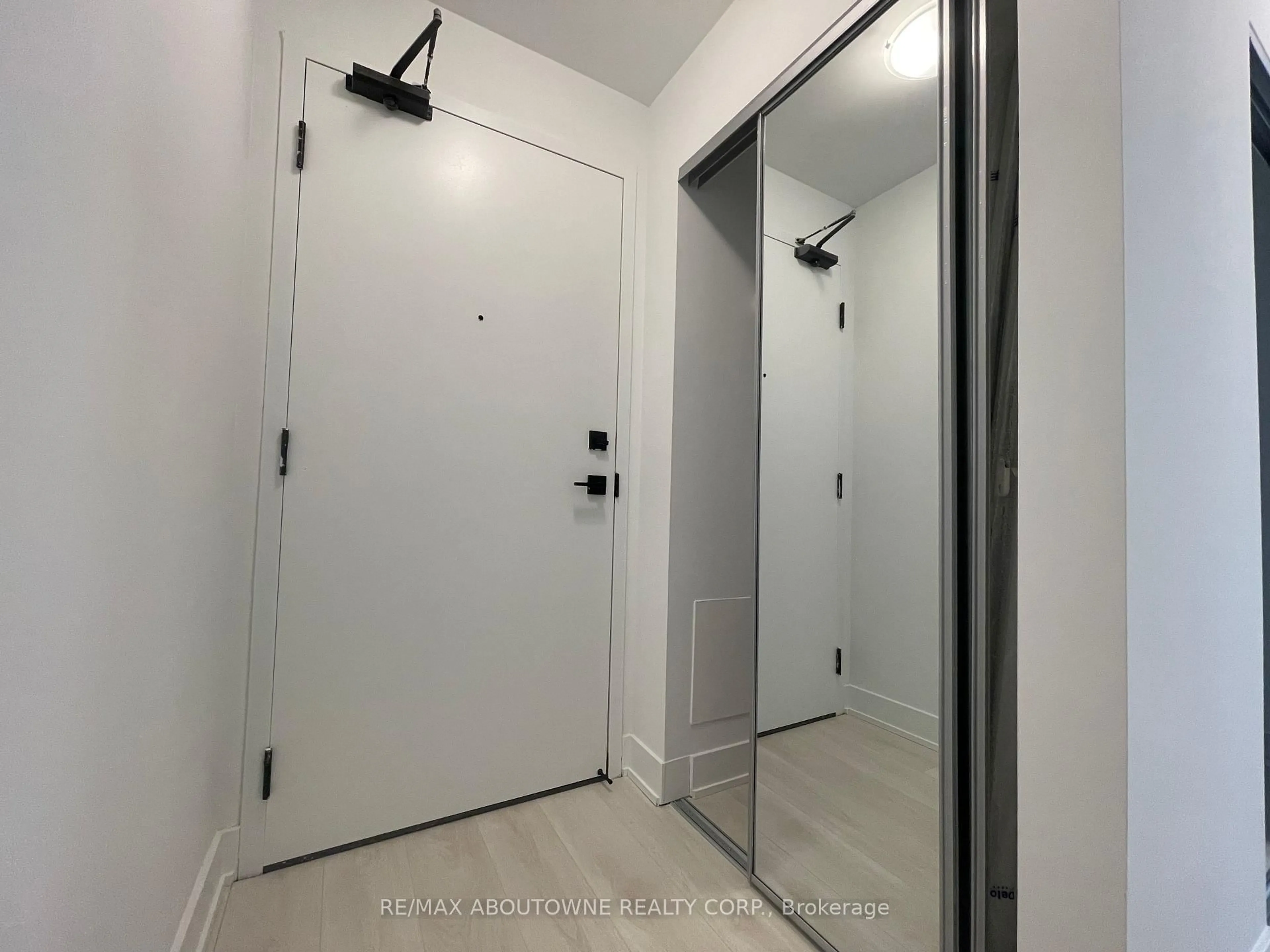 Unknown for 2489 Taunton Rd #814, Oakville Ontario L6H 3R9