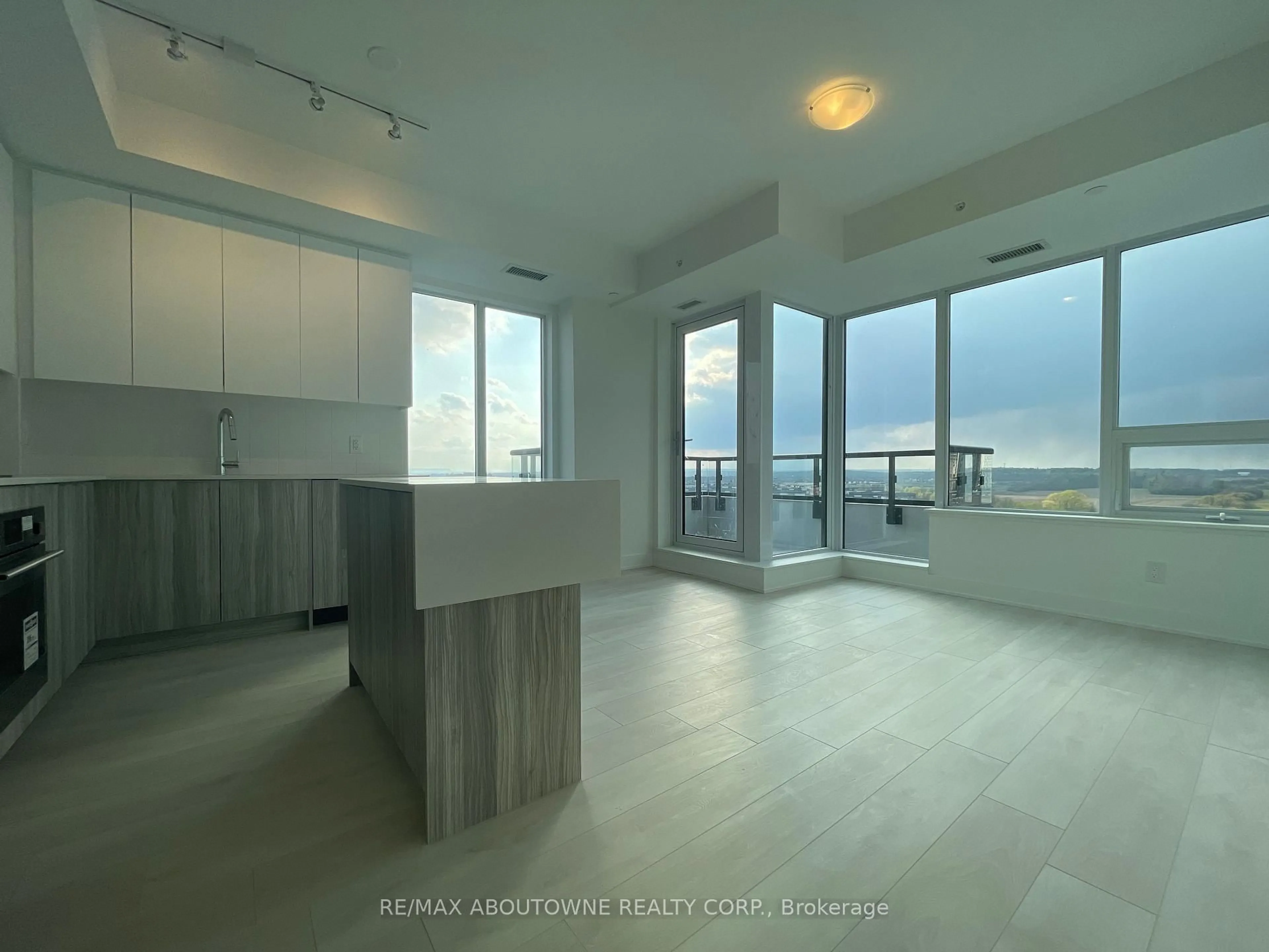 A pic of a room for 2489 Taunton Rd #814, Oakville Ontario L6H 3R9