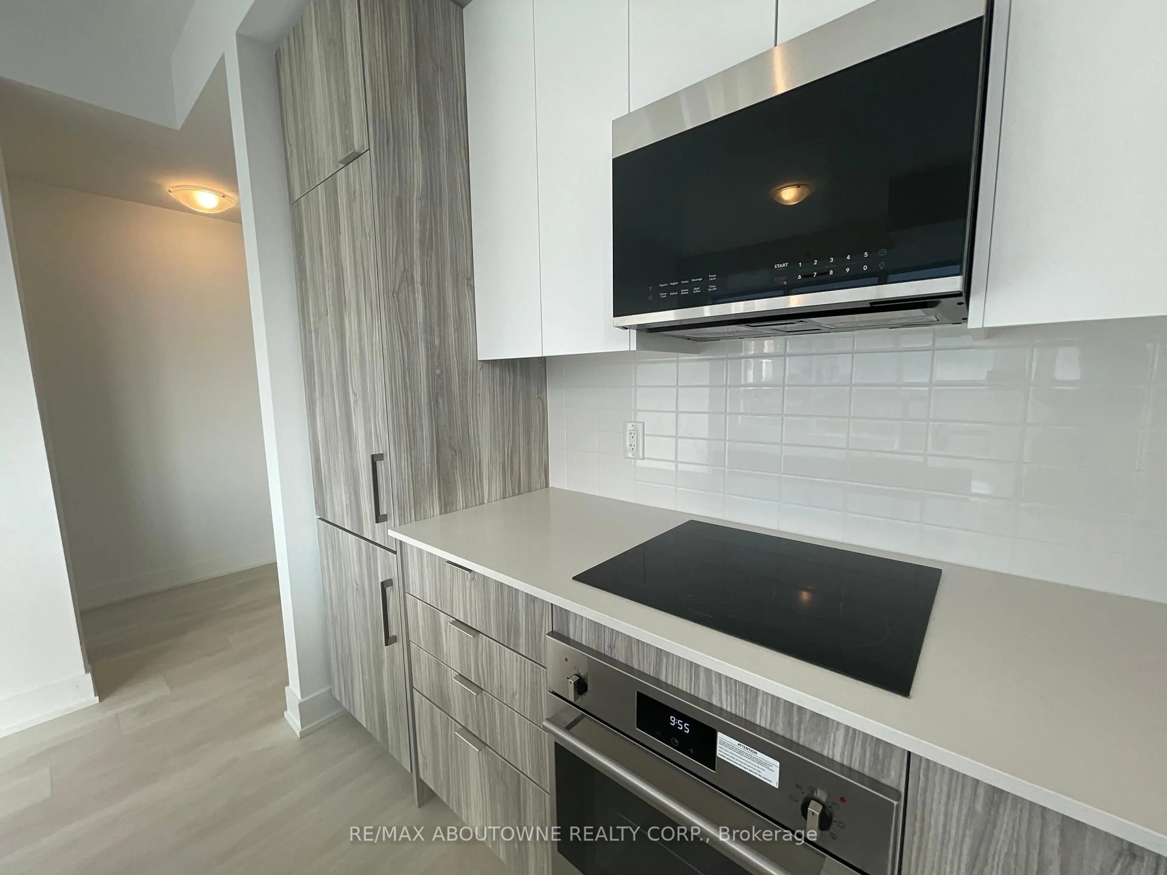 Standard kitchen, unknown for 2489 Taunton Rd #814, Oakville Ontario L6H 3R9