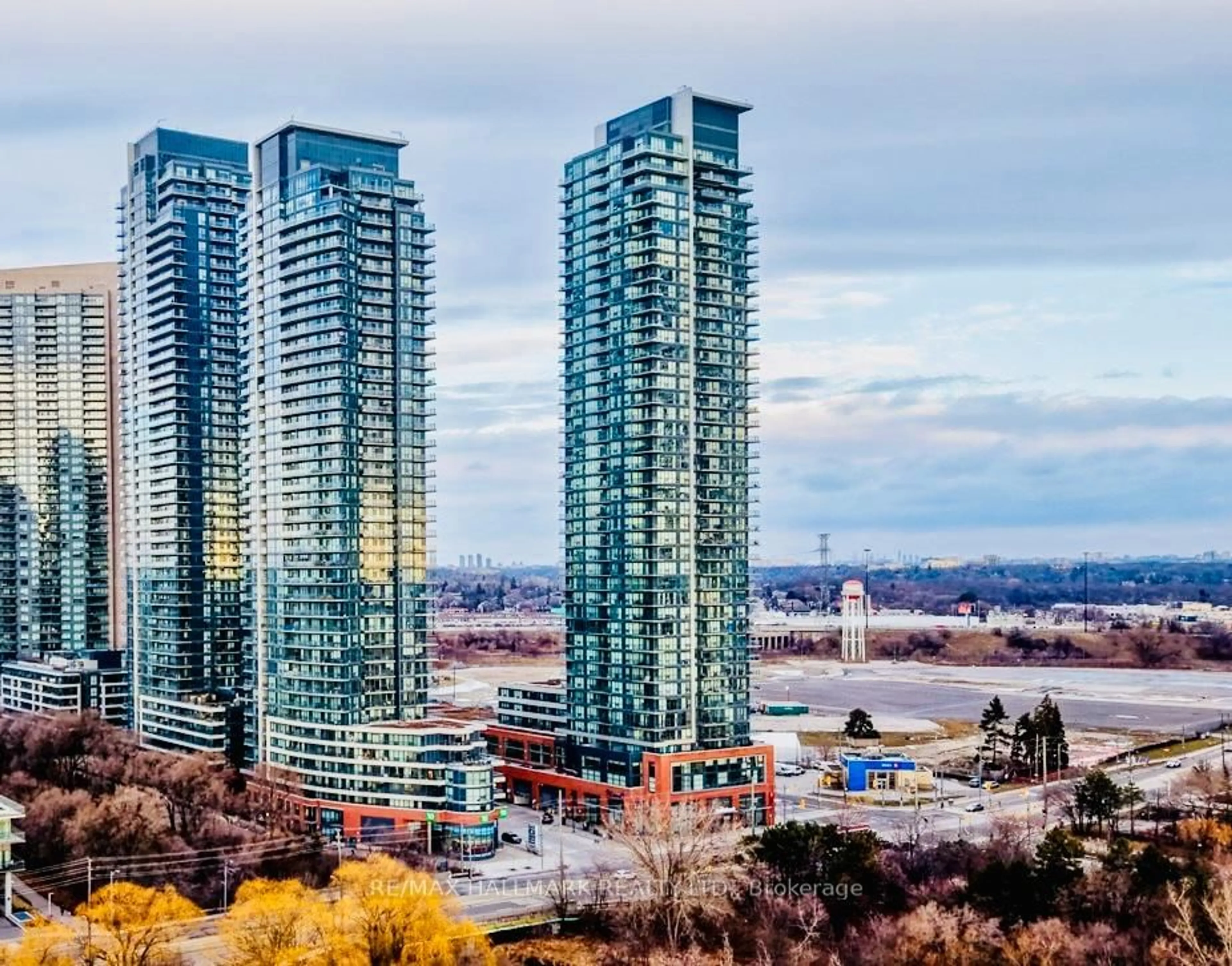 A pic from outside/outdoor area/front of a property/back of a property/a pic from drone, city buildings view from balcony for 2200 Lakeshore Blvd #2309, Toronto Ontario M8V 1A4