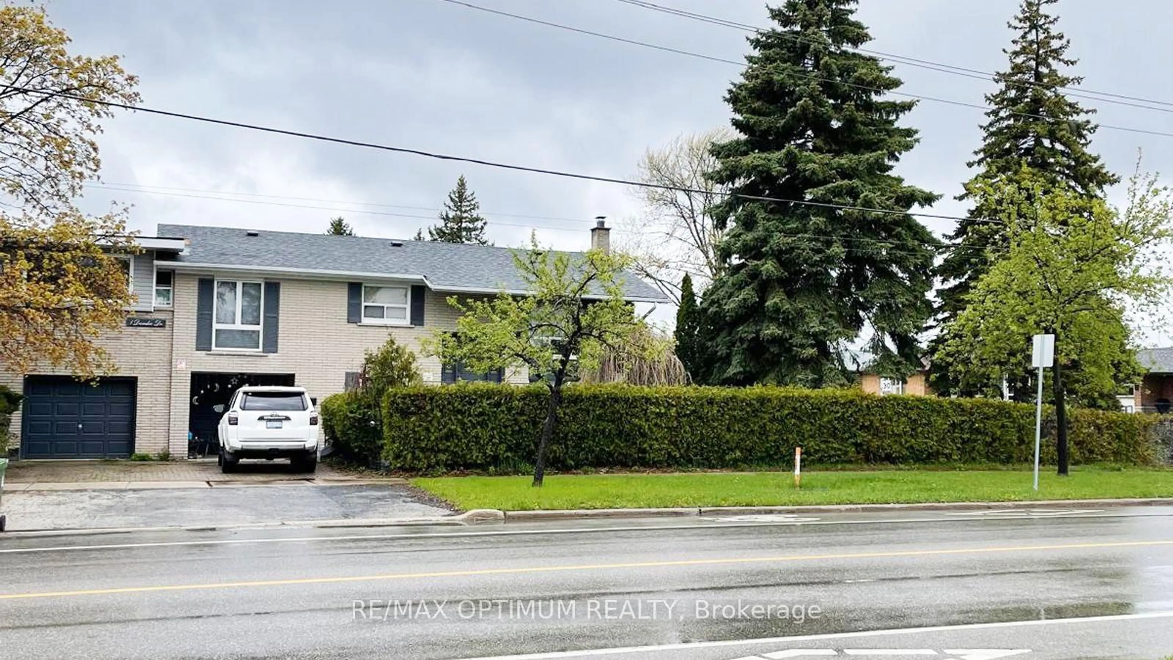 A pic from outside/outdoor area/front of a property/back of a property/a pic from drone, street for 1 Dundee Dr, Toronto Ontario M3J 1H5